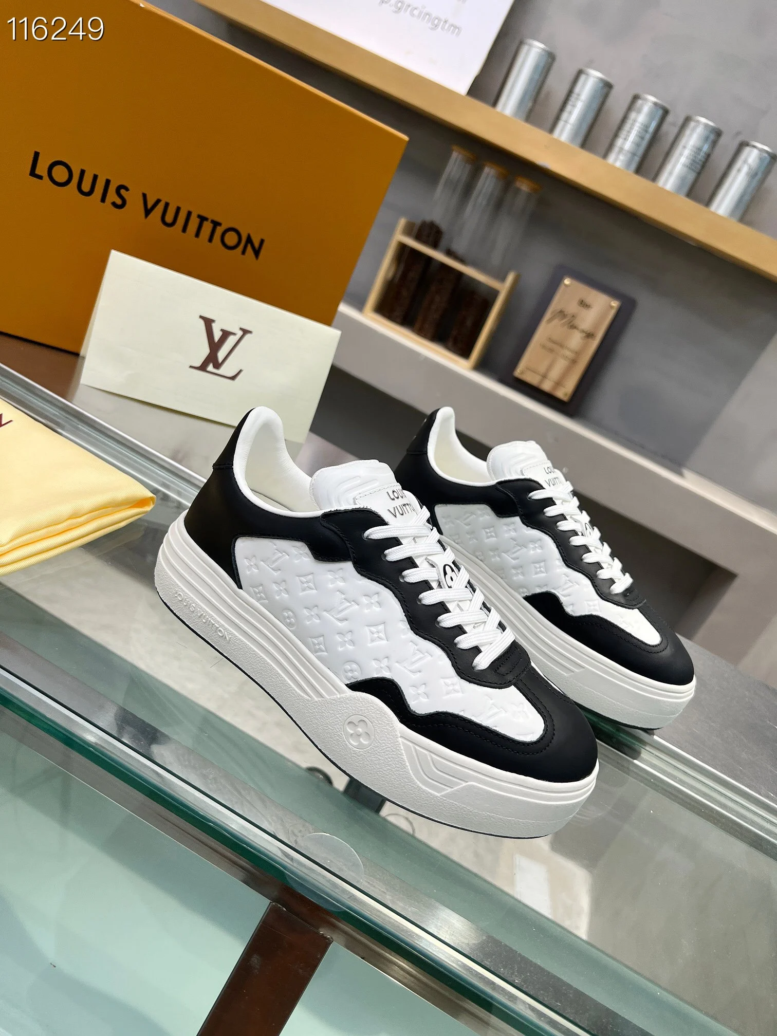 LV $101 gallery