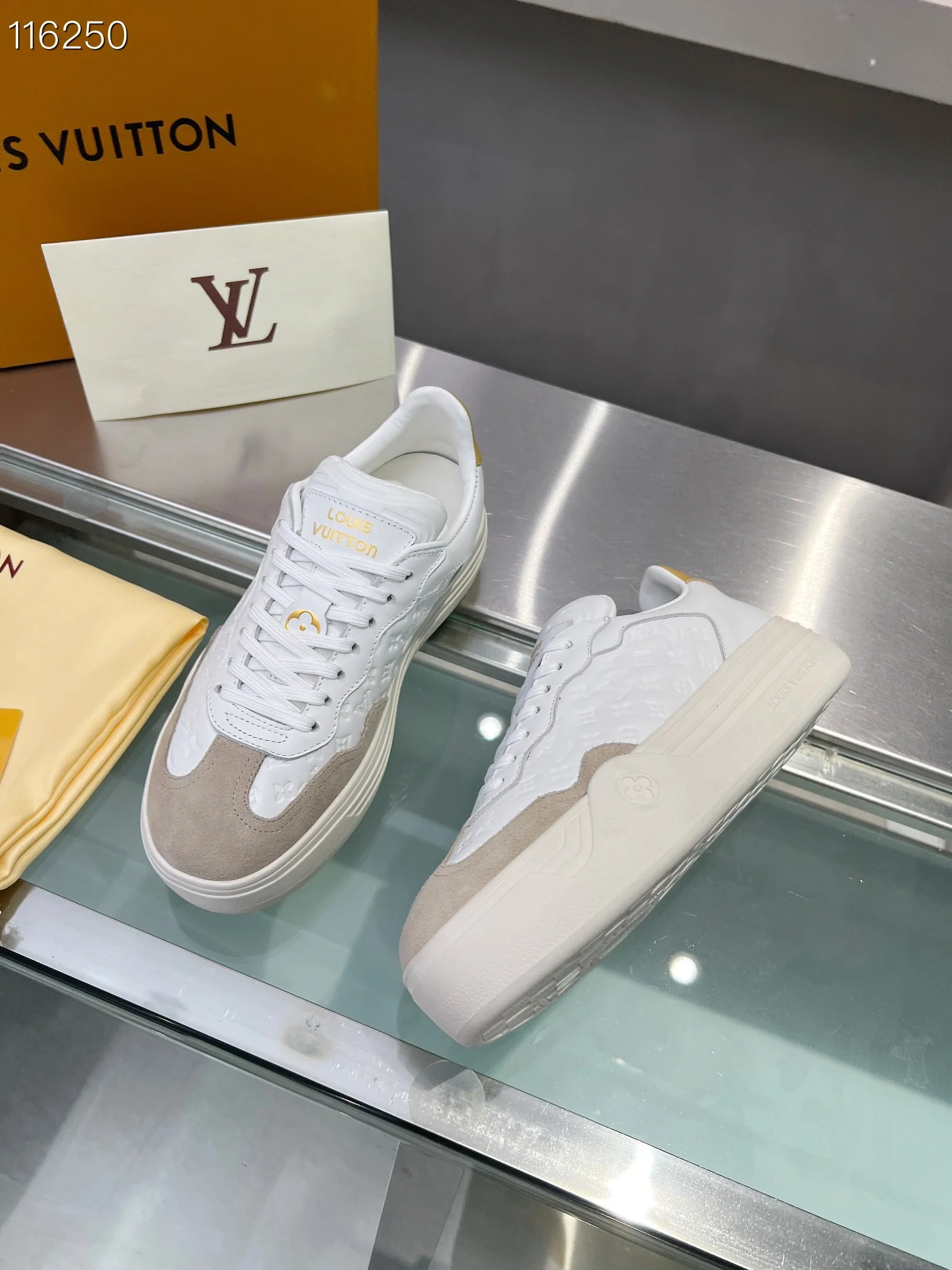 LV $101 gallery