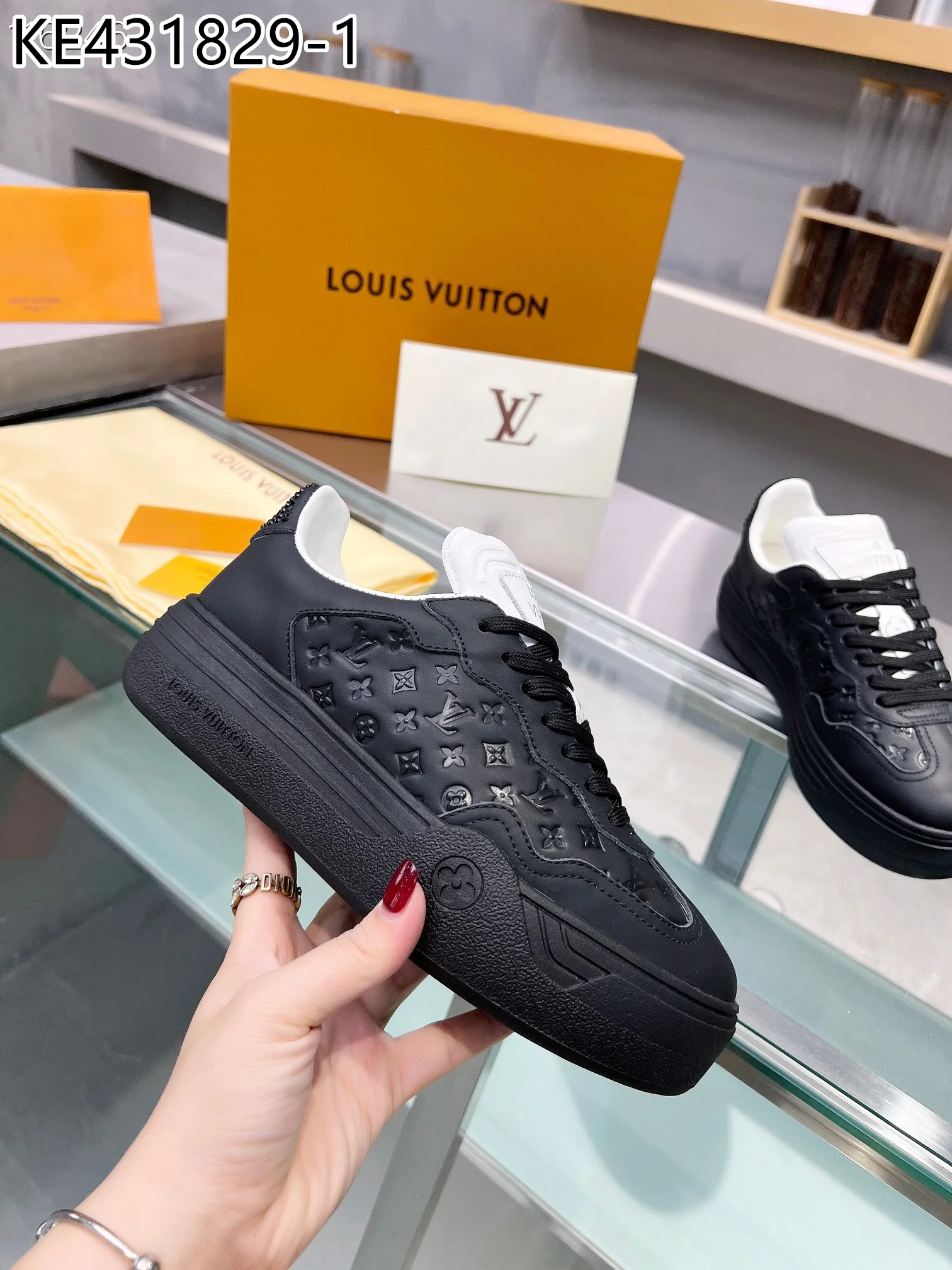 LV $101 gallery