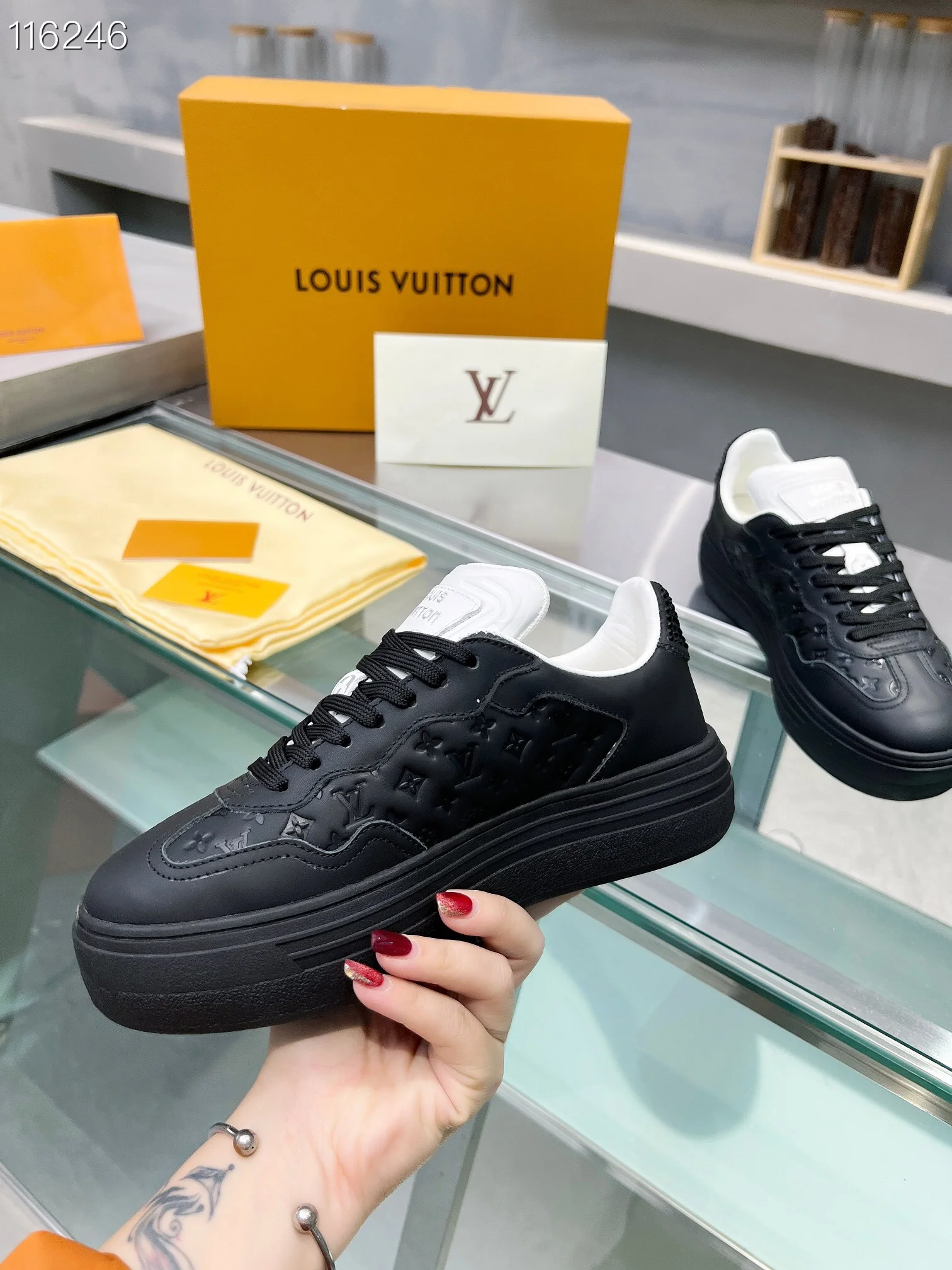 LV $101 gallery