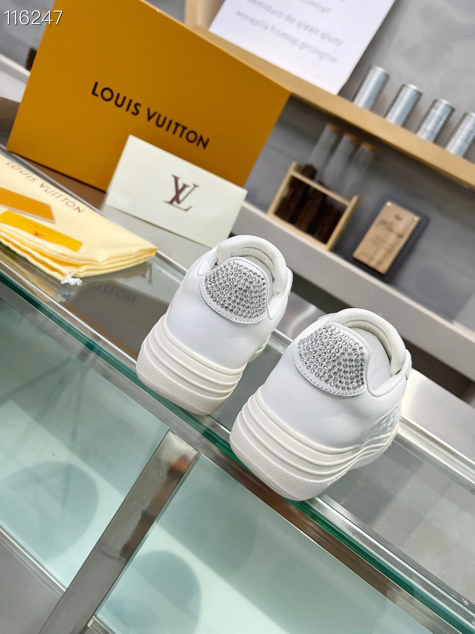 LV $101 gallery