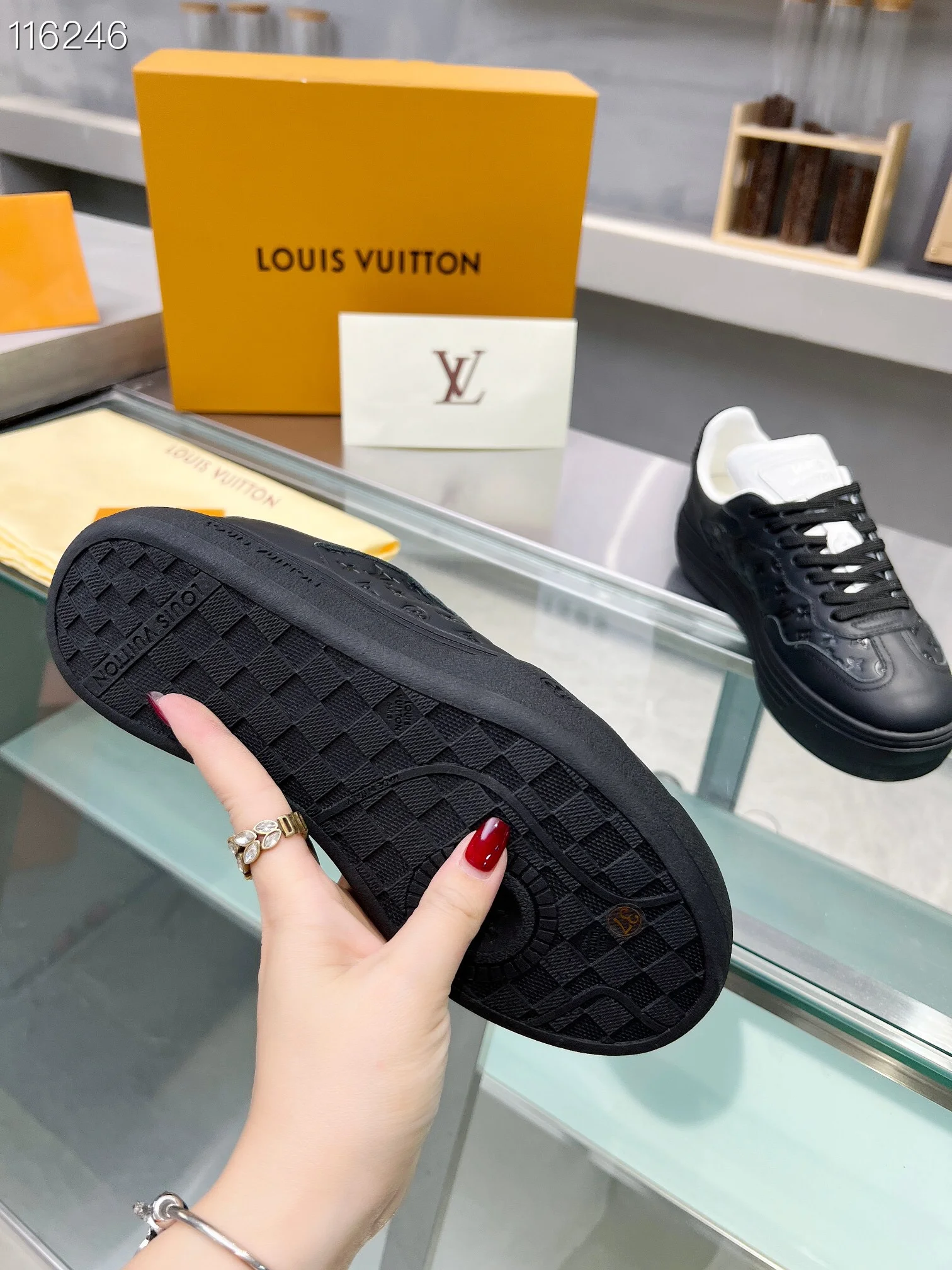 LV $101 gallery