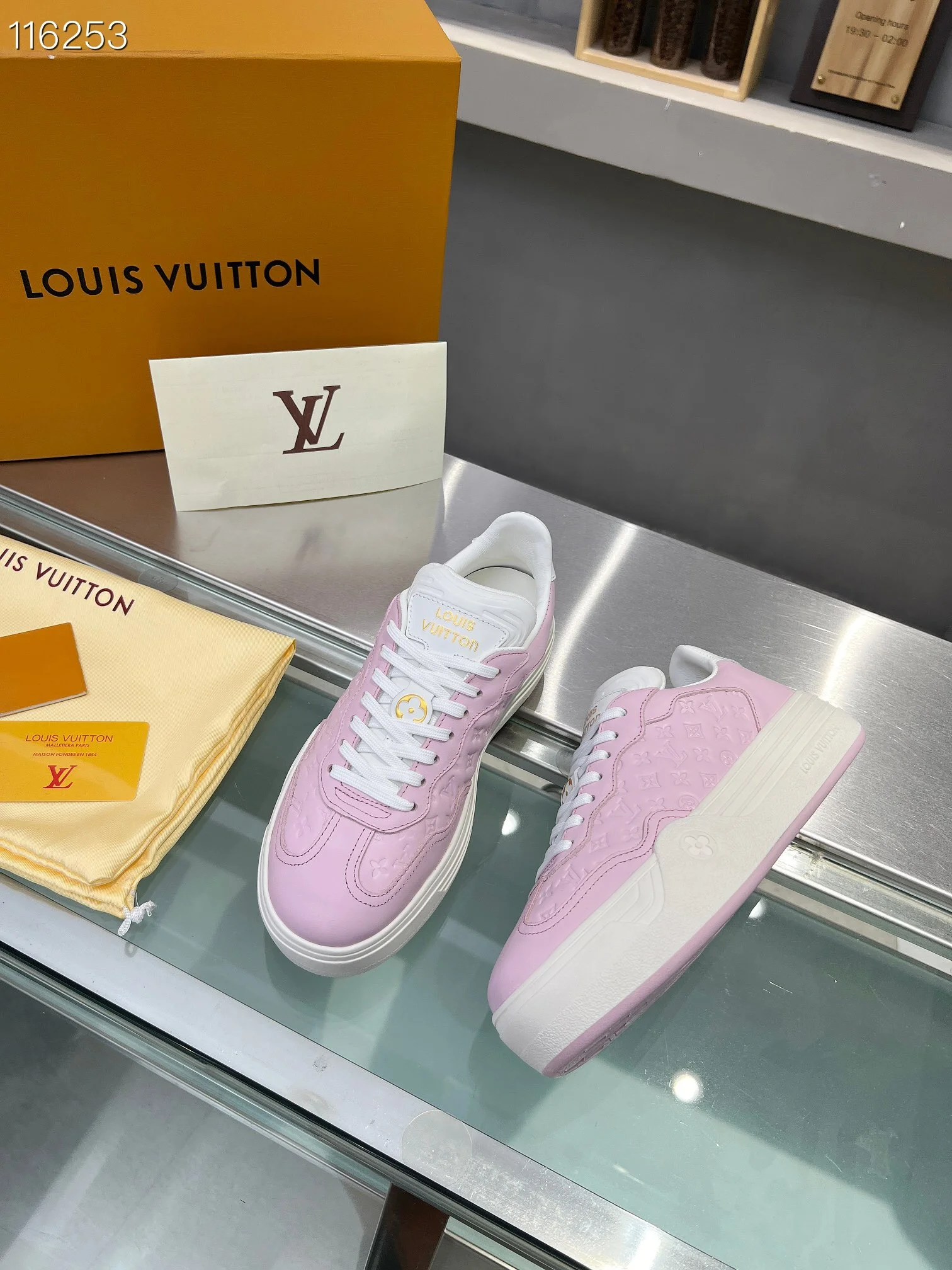 LV $101 gallery