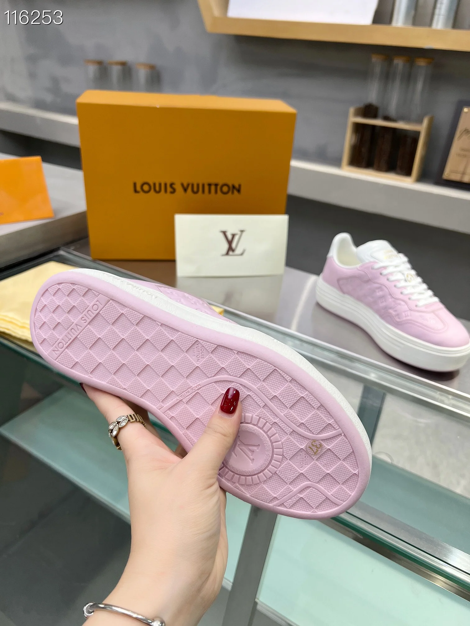 LV $101 gallery