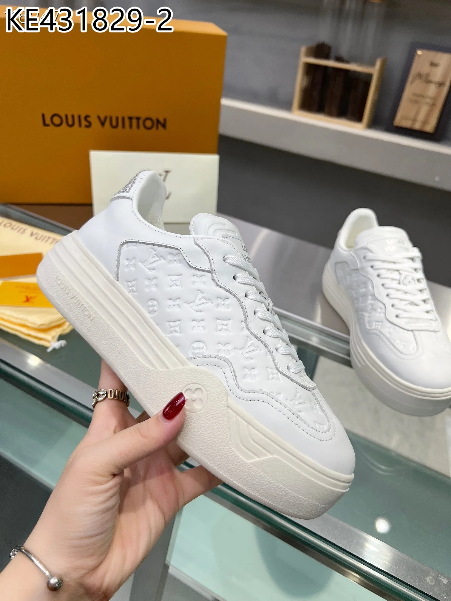 LV $101 gallery