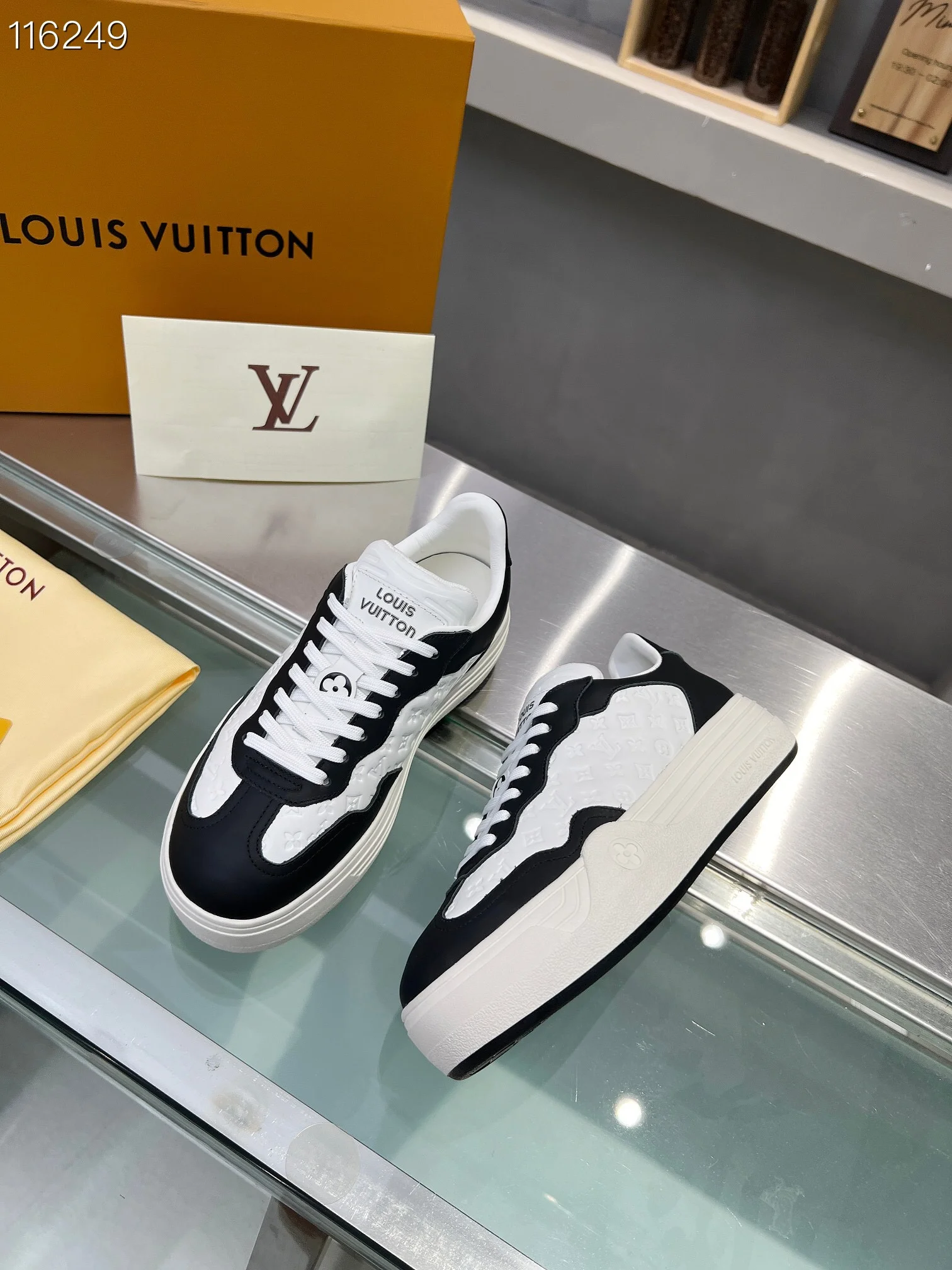 LV $101 gallery