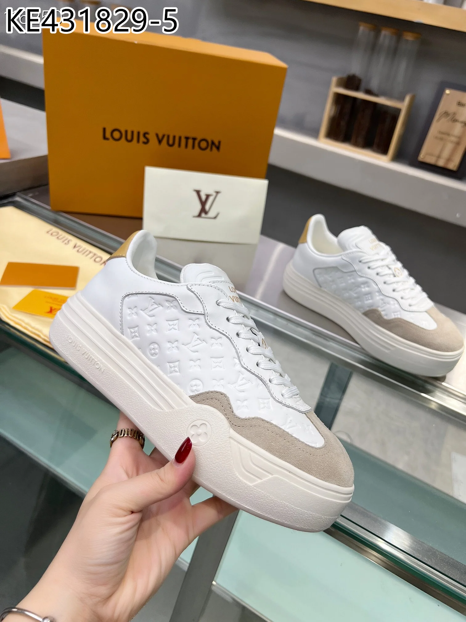 LV $101 gallery