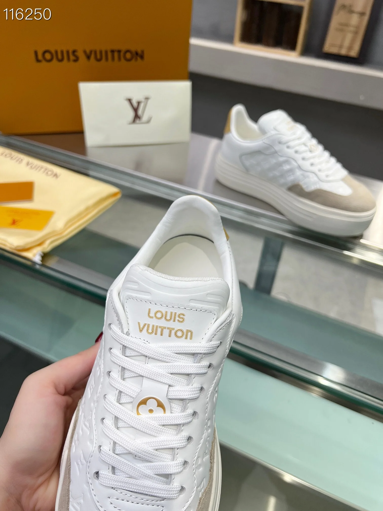 LV $101 gallery