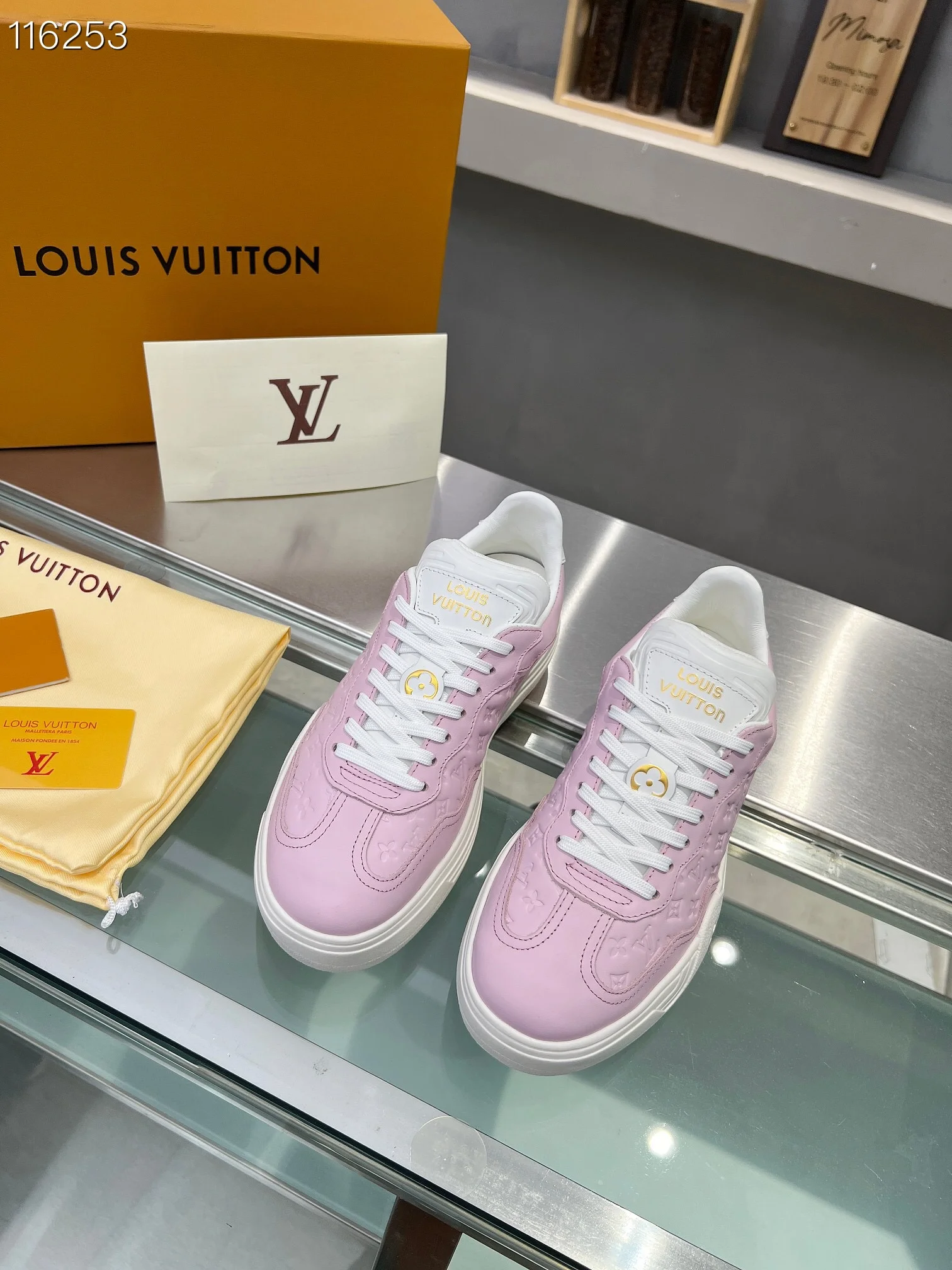 LV $101 gallery