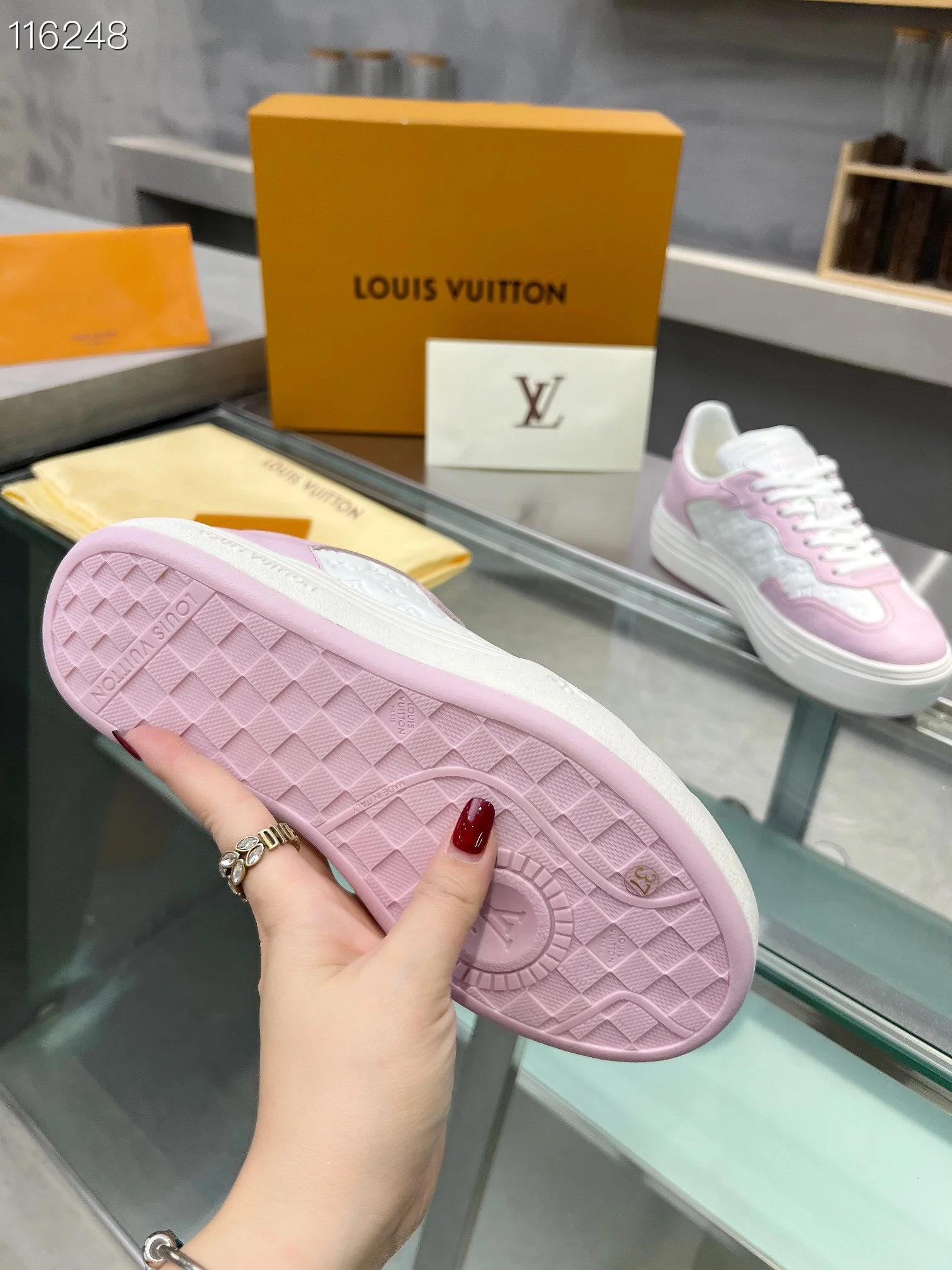 LV $101 gallery