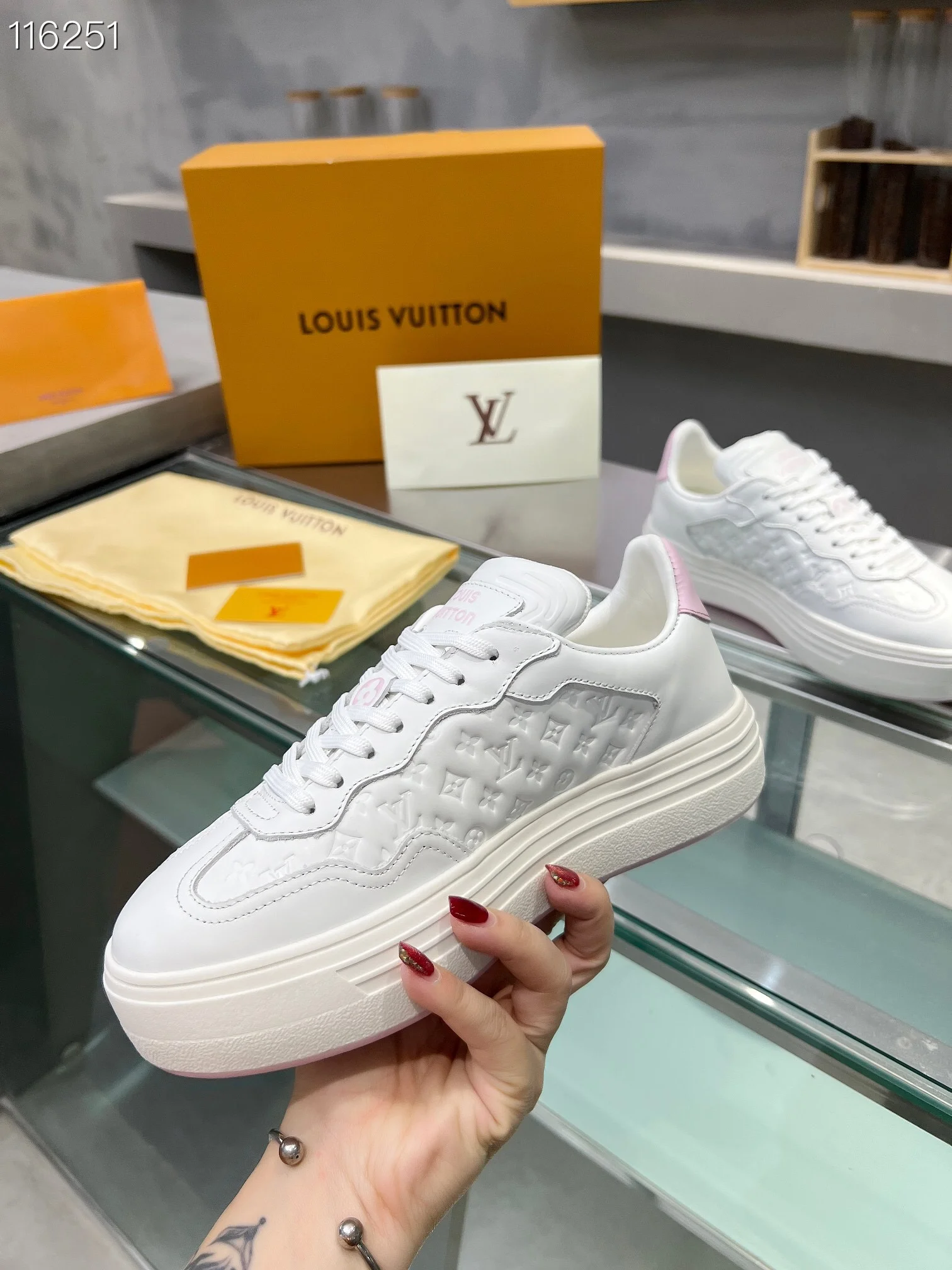 LV $101 gallery