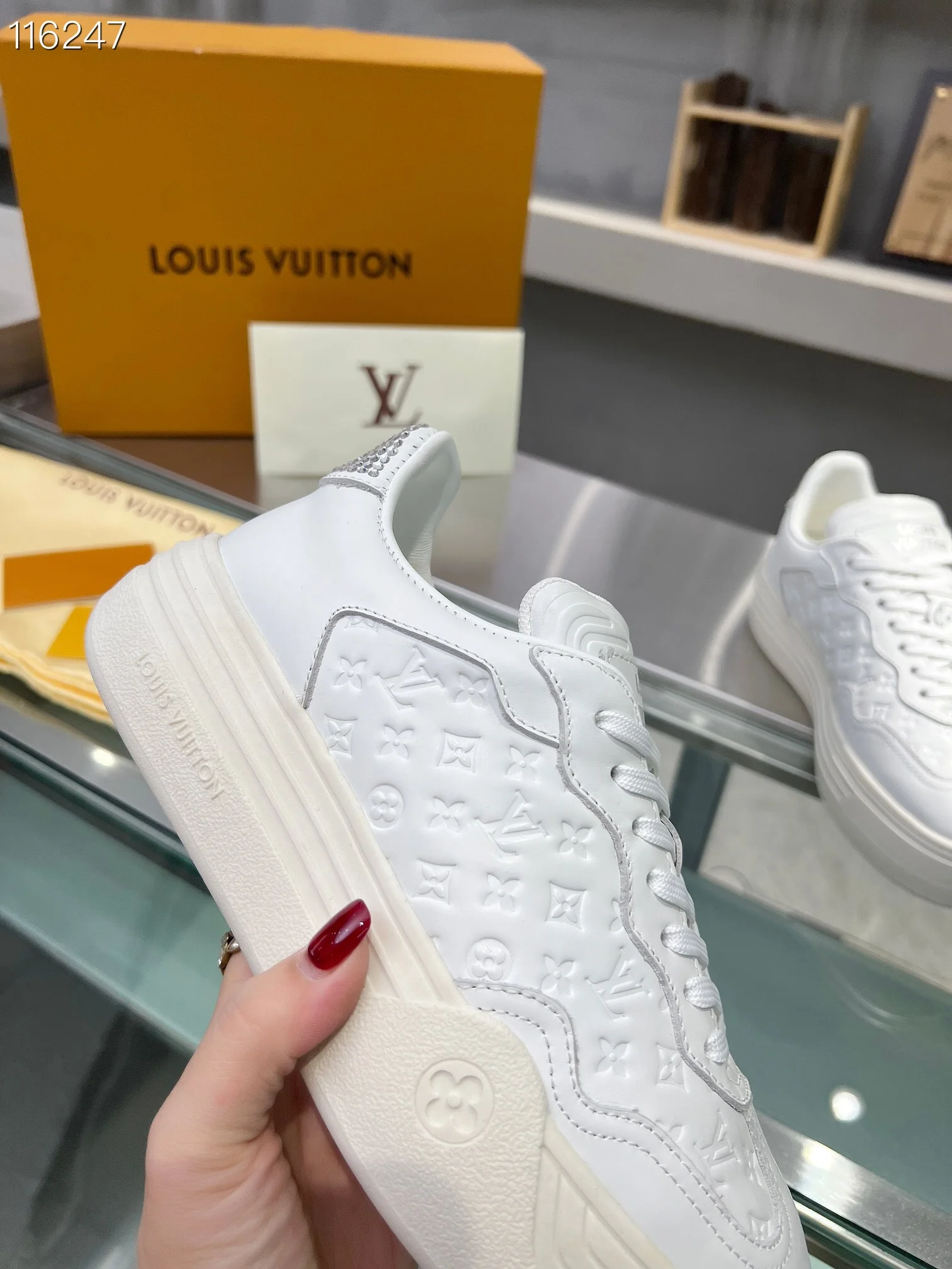 LV $101 gallery