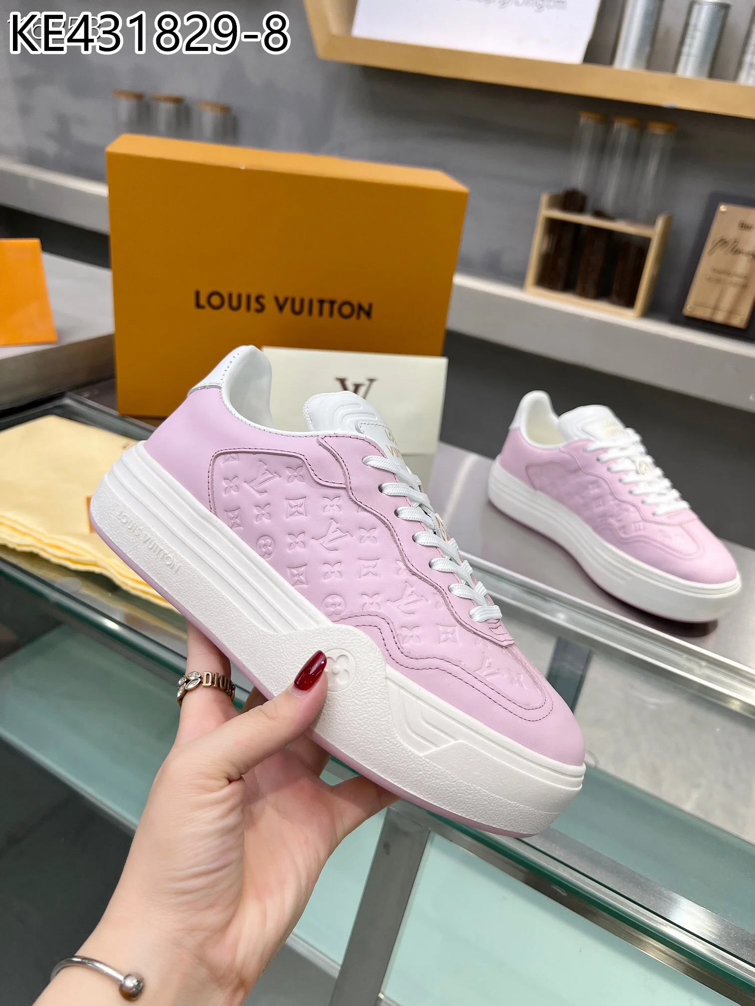 LV $101 gallery