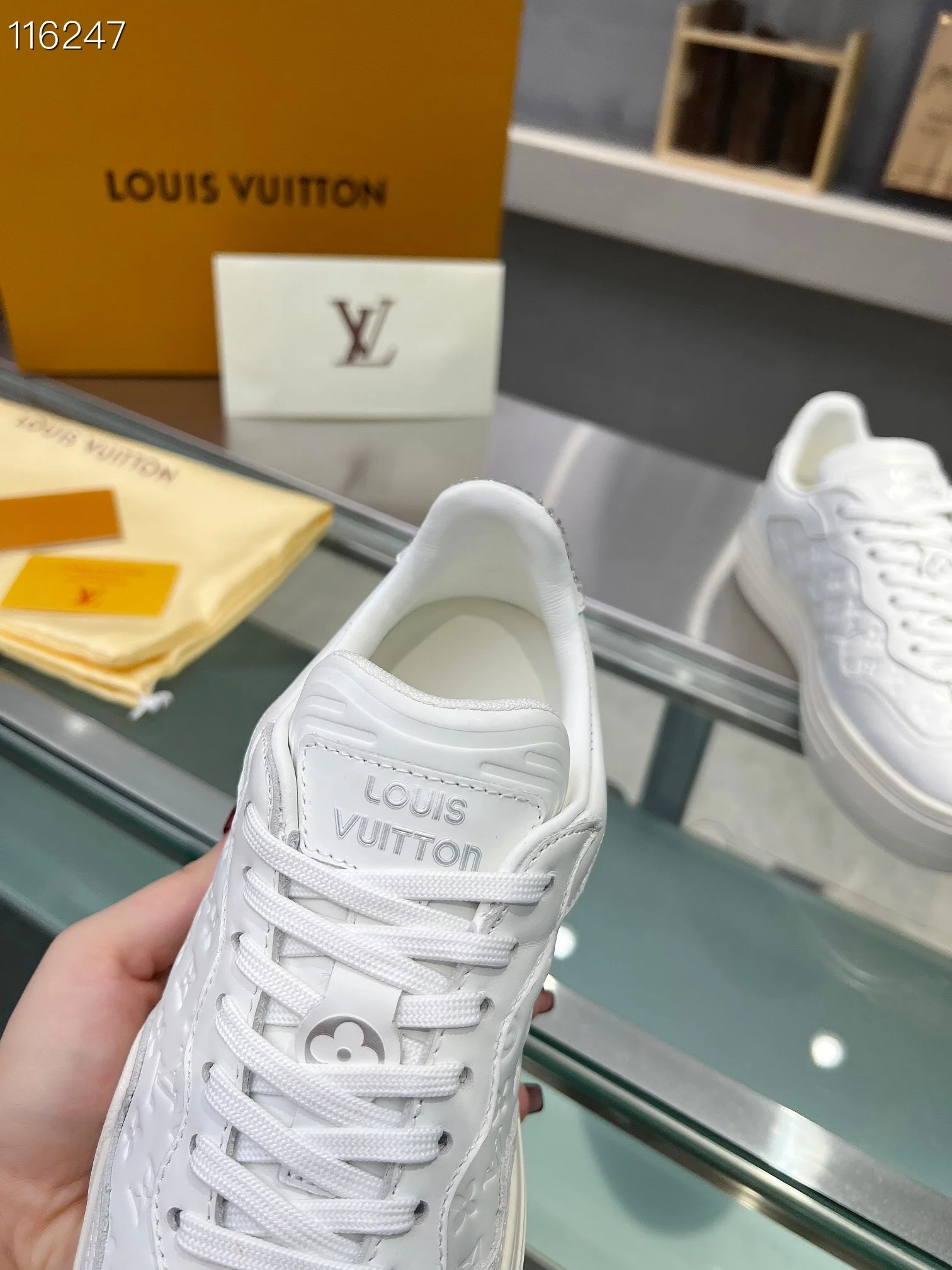 LV $101 gallery