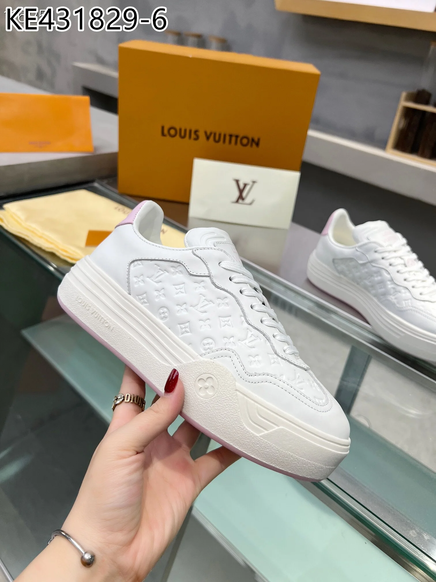 LV $101 gallery