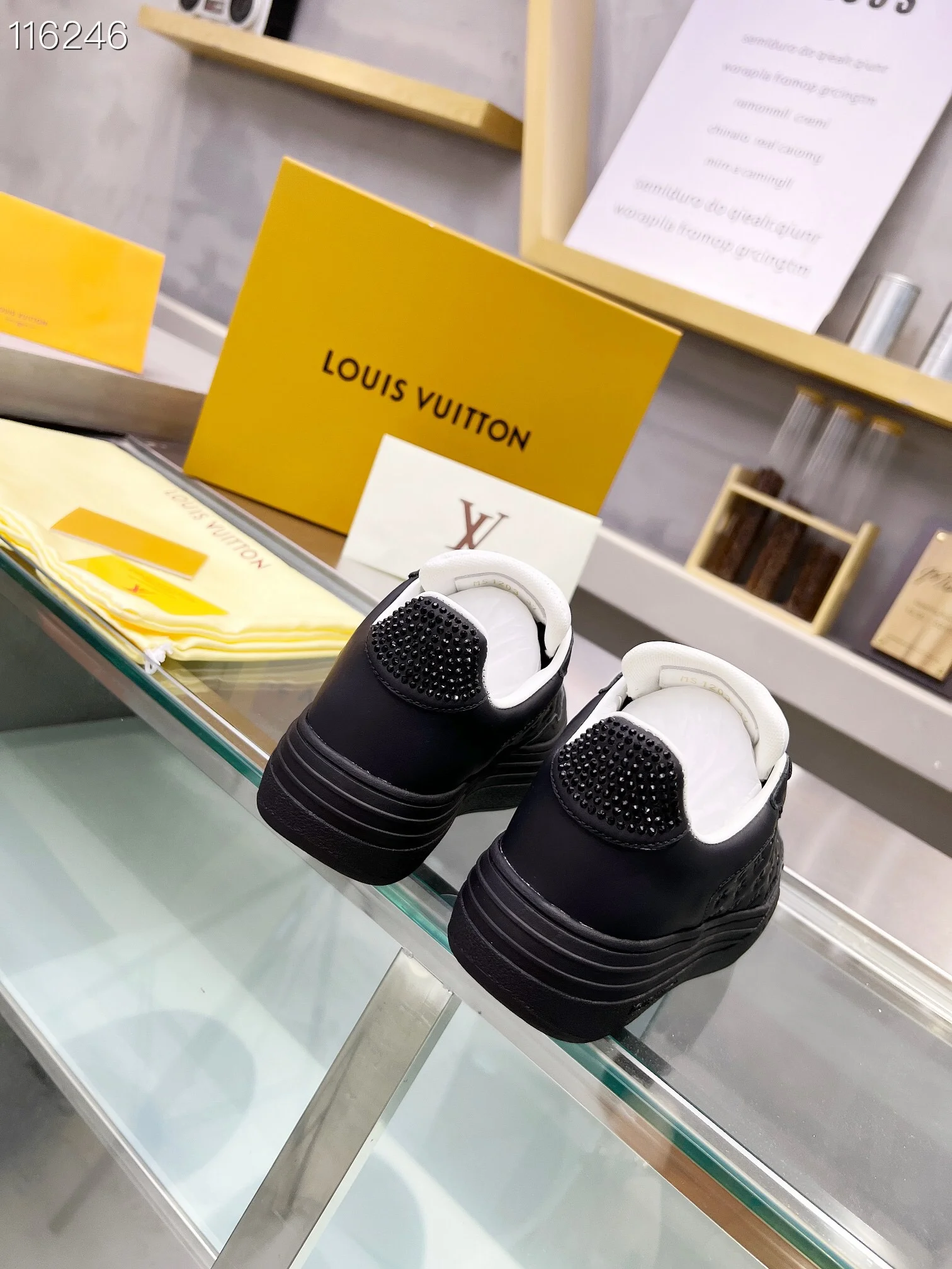 LV $101 gallery