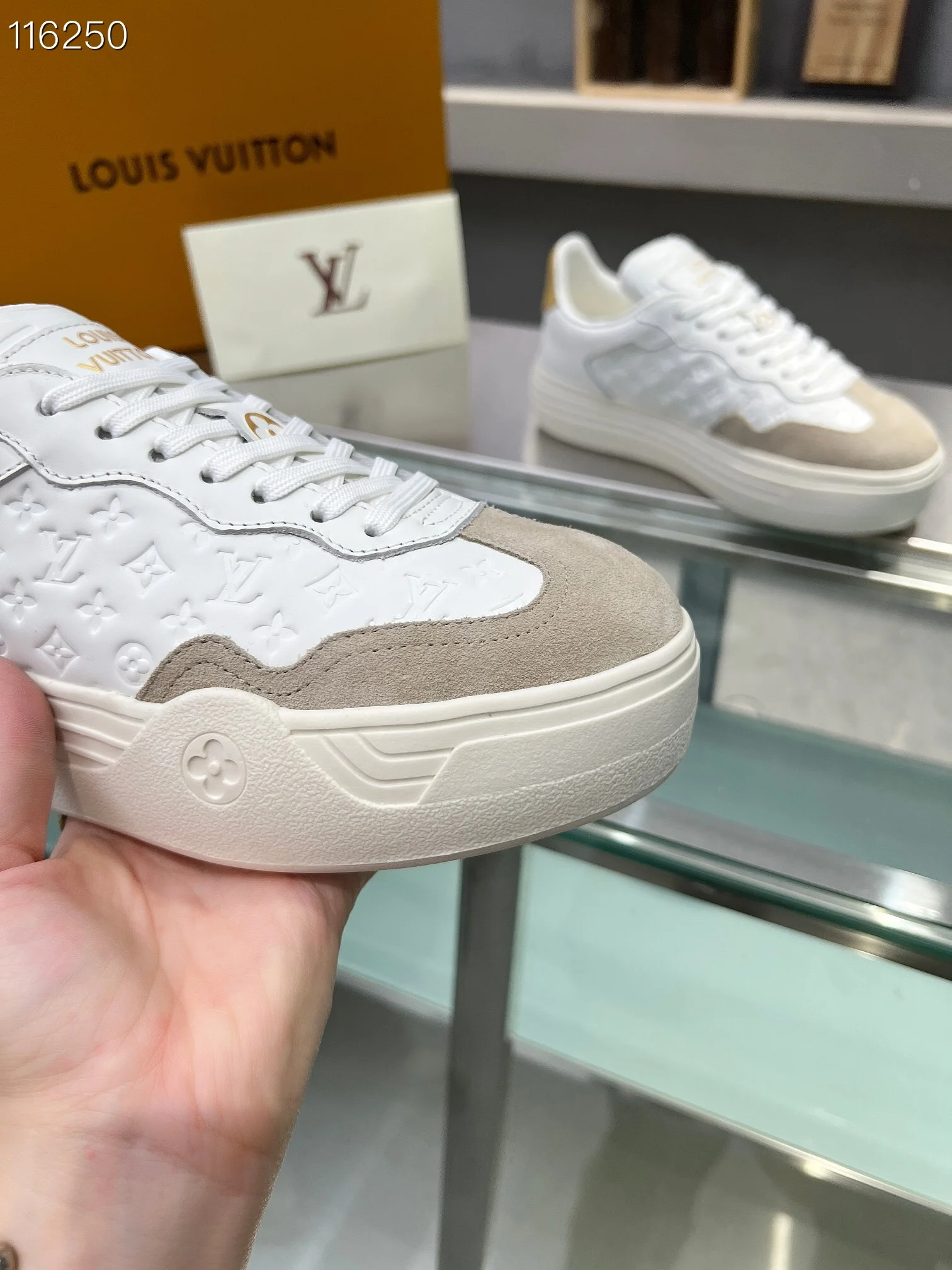 LV $101 gallery