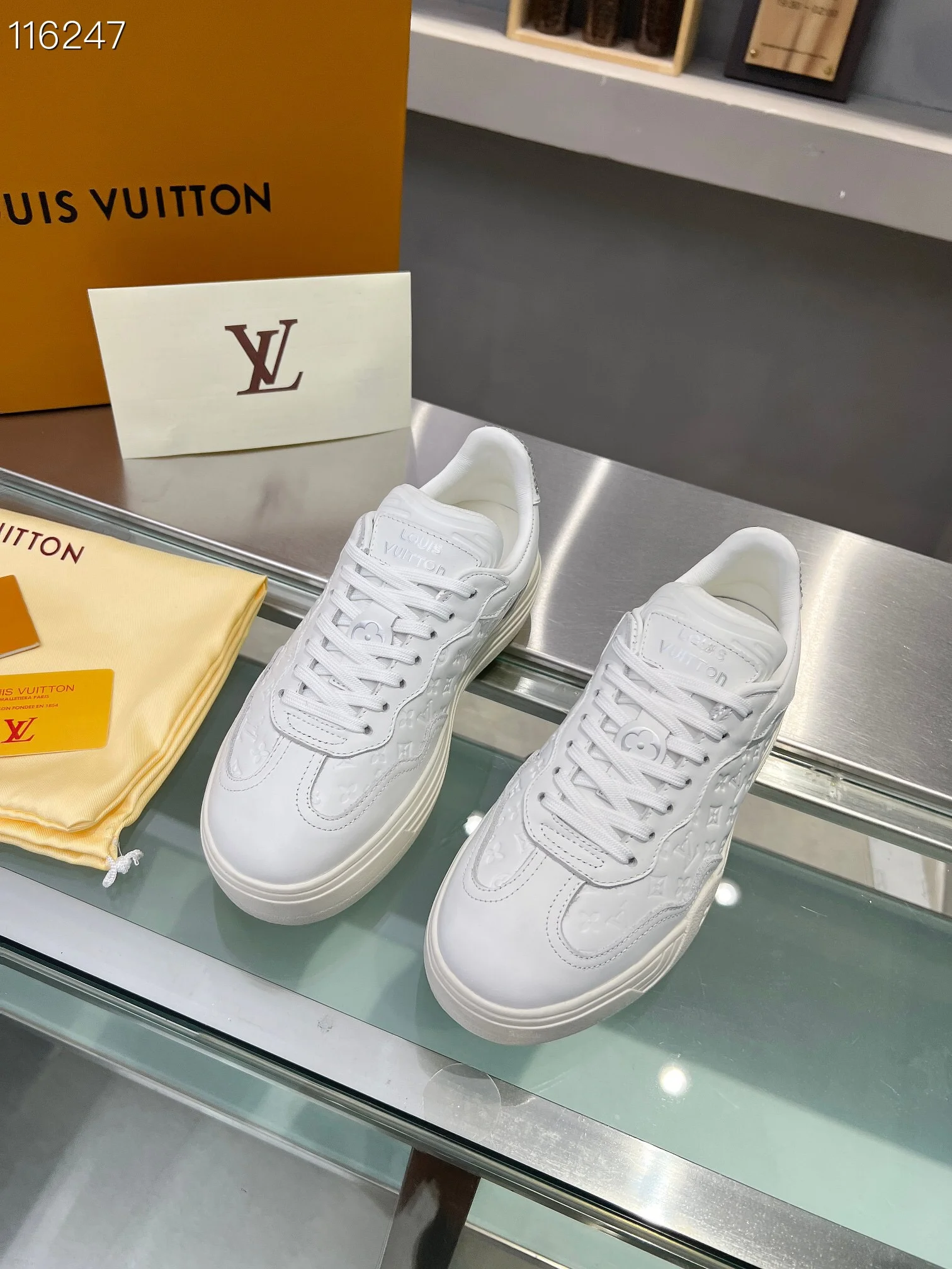 LV $101 gallery