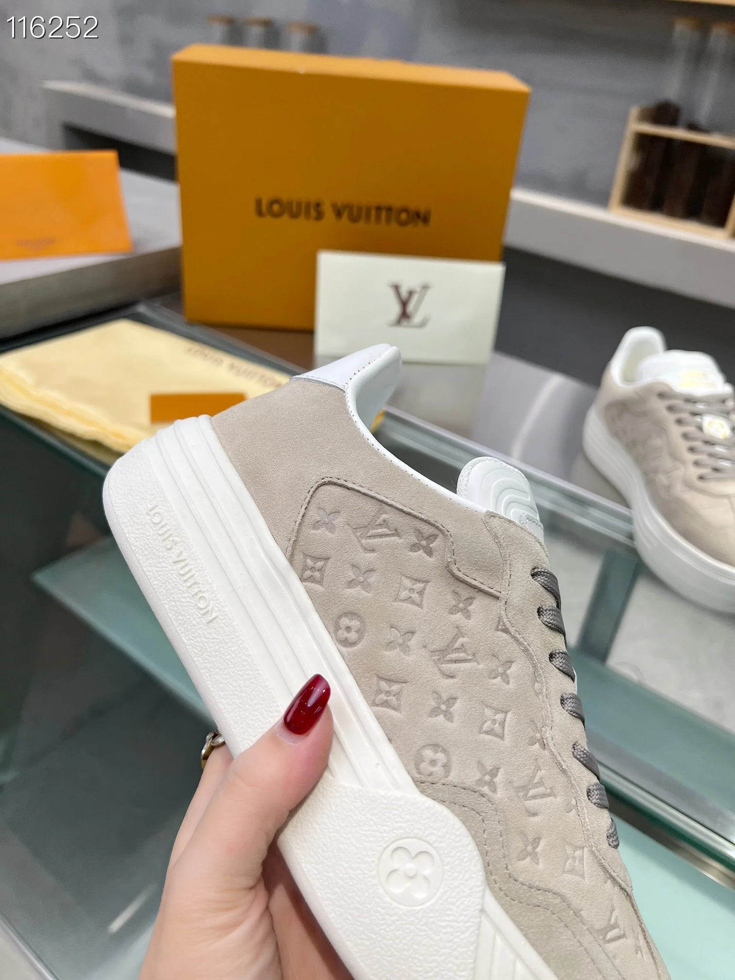 LV $101 gallery