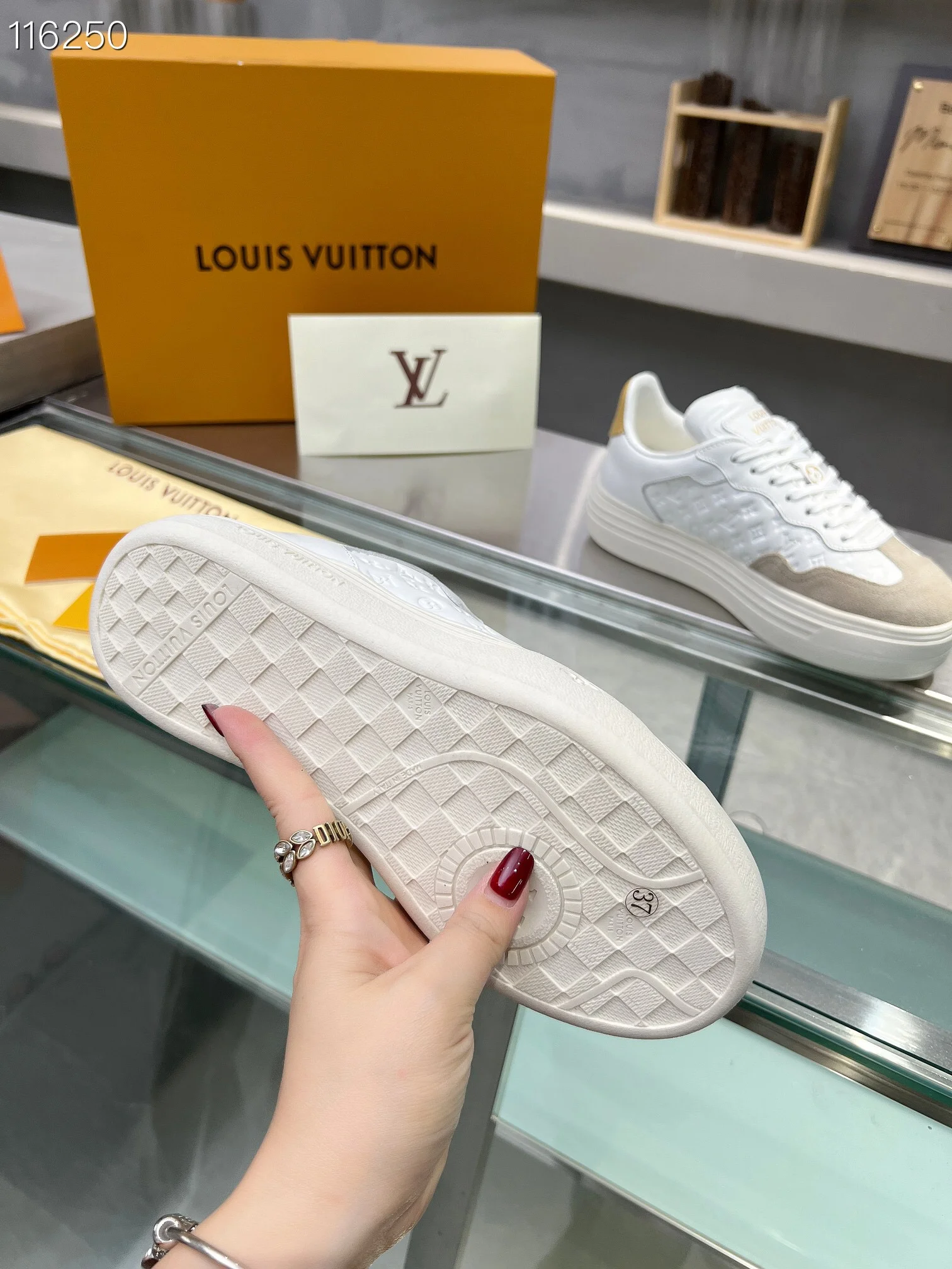 LV $101 gallery