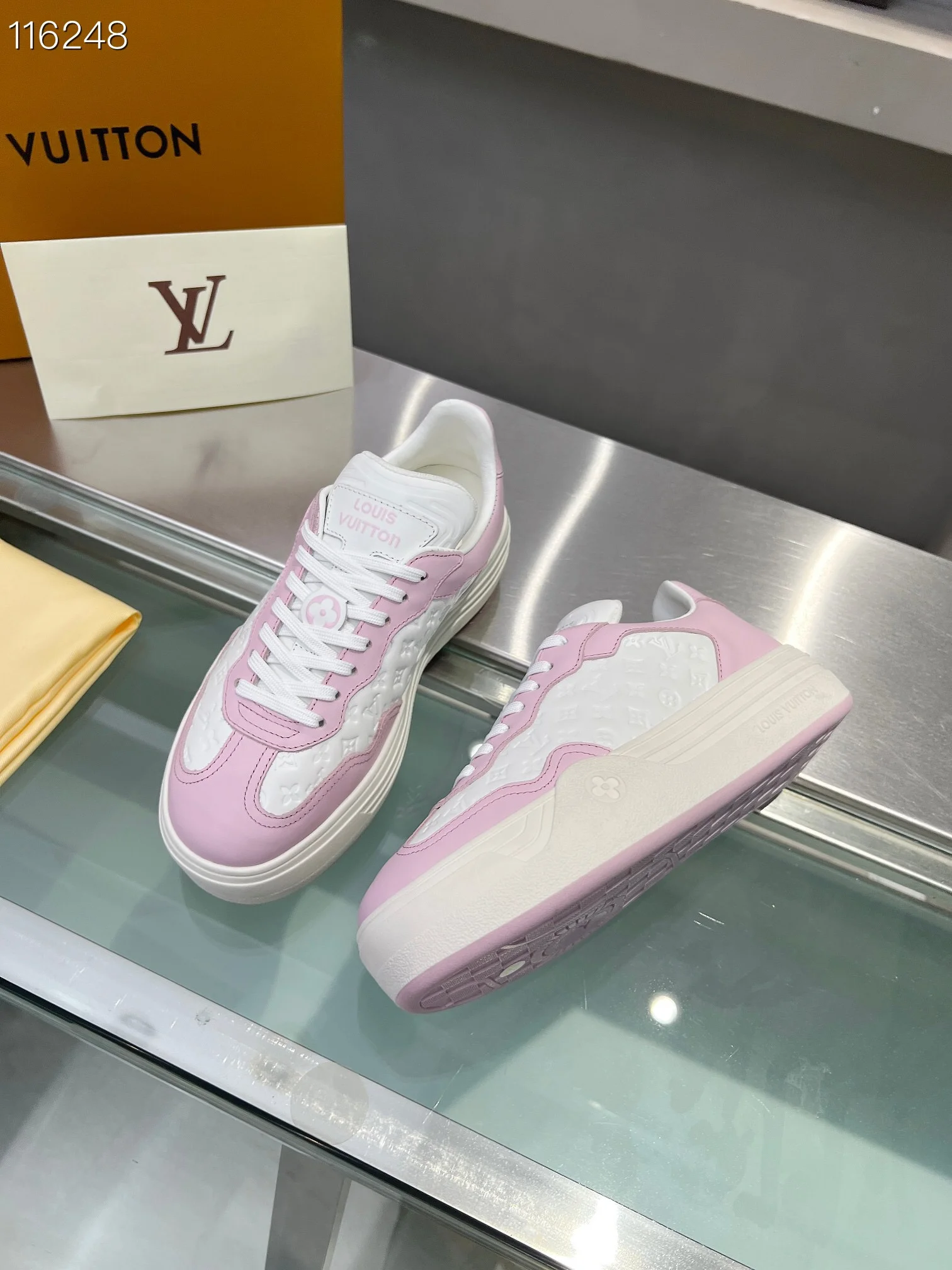 LV $101 gallery