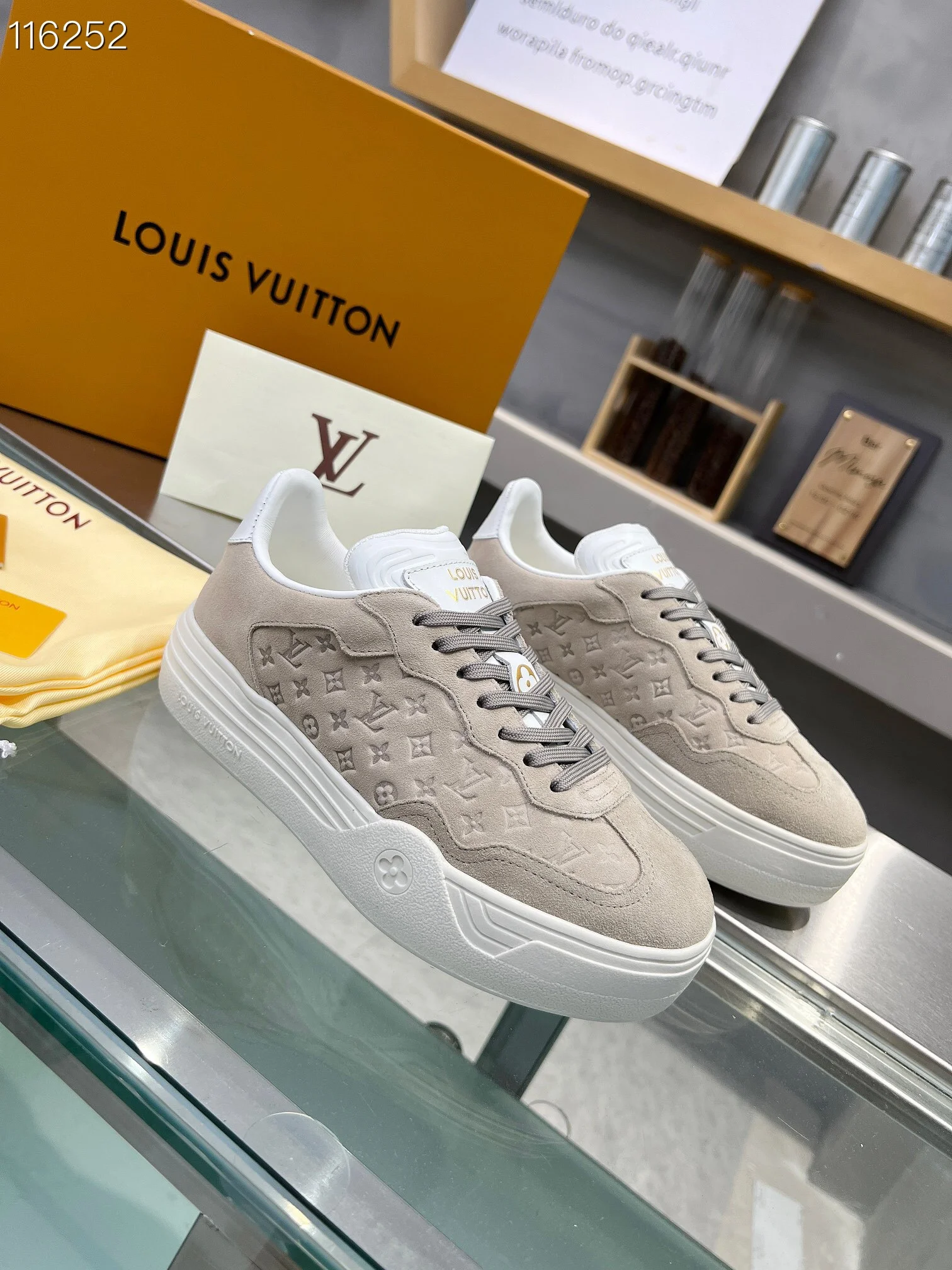 LV $101 gallery