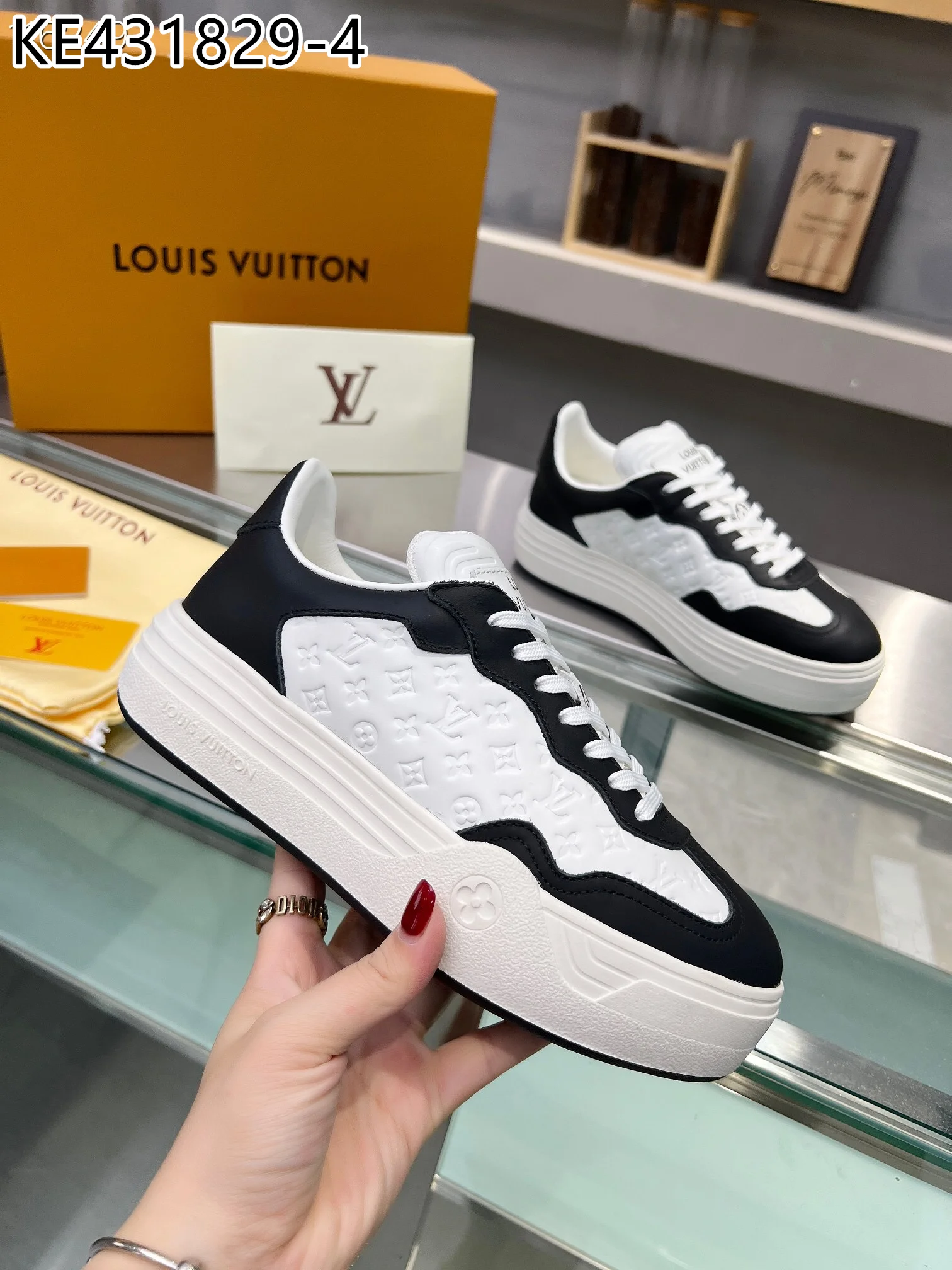 LV $101 gallery