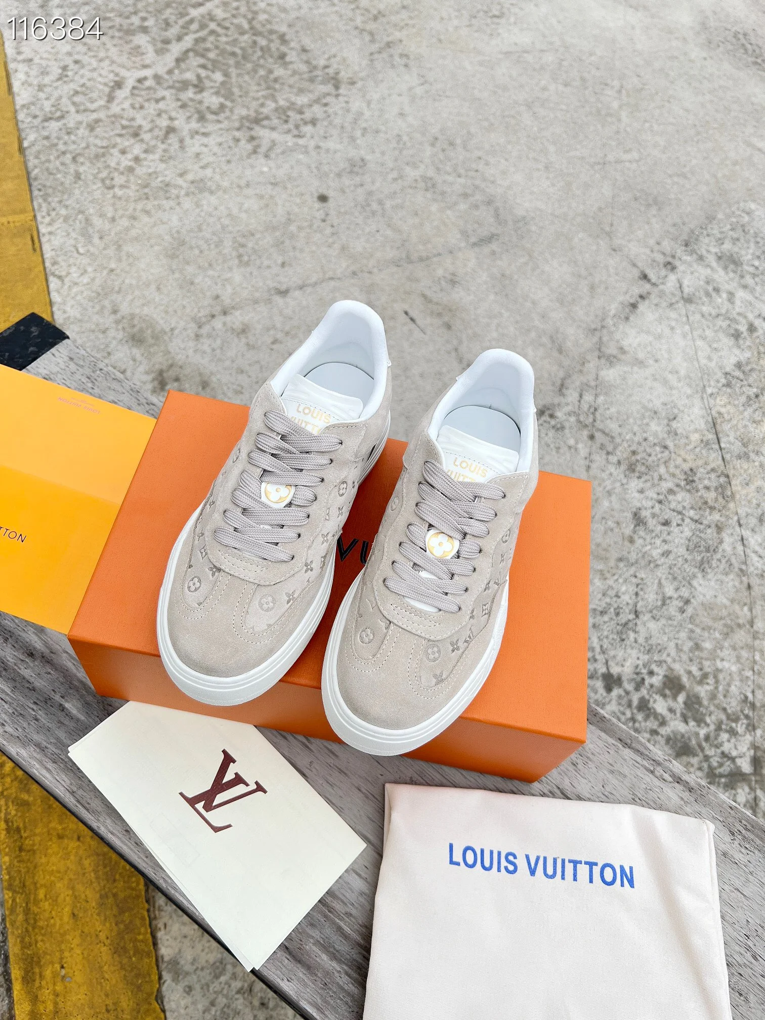 LV $101 gallery