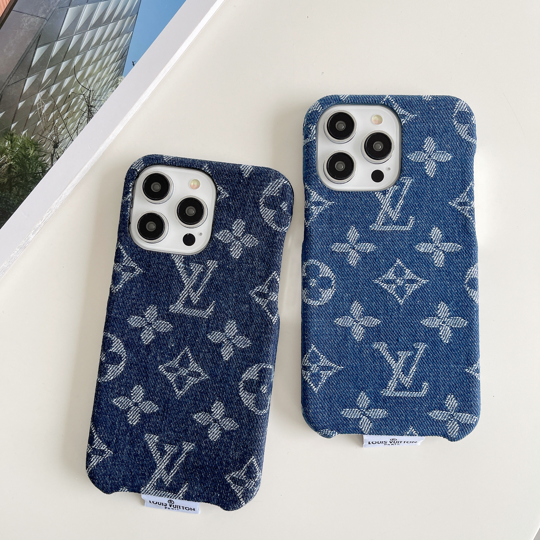 LV $11 gallery