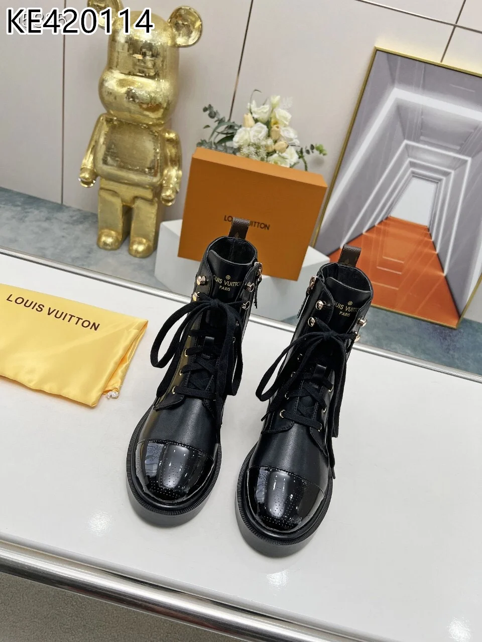 LV $113 gallery