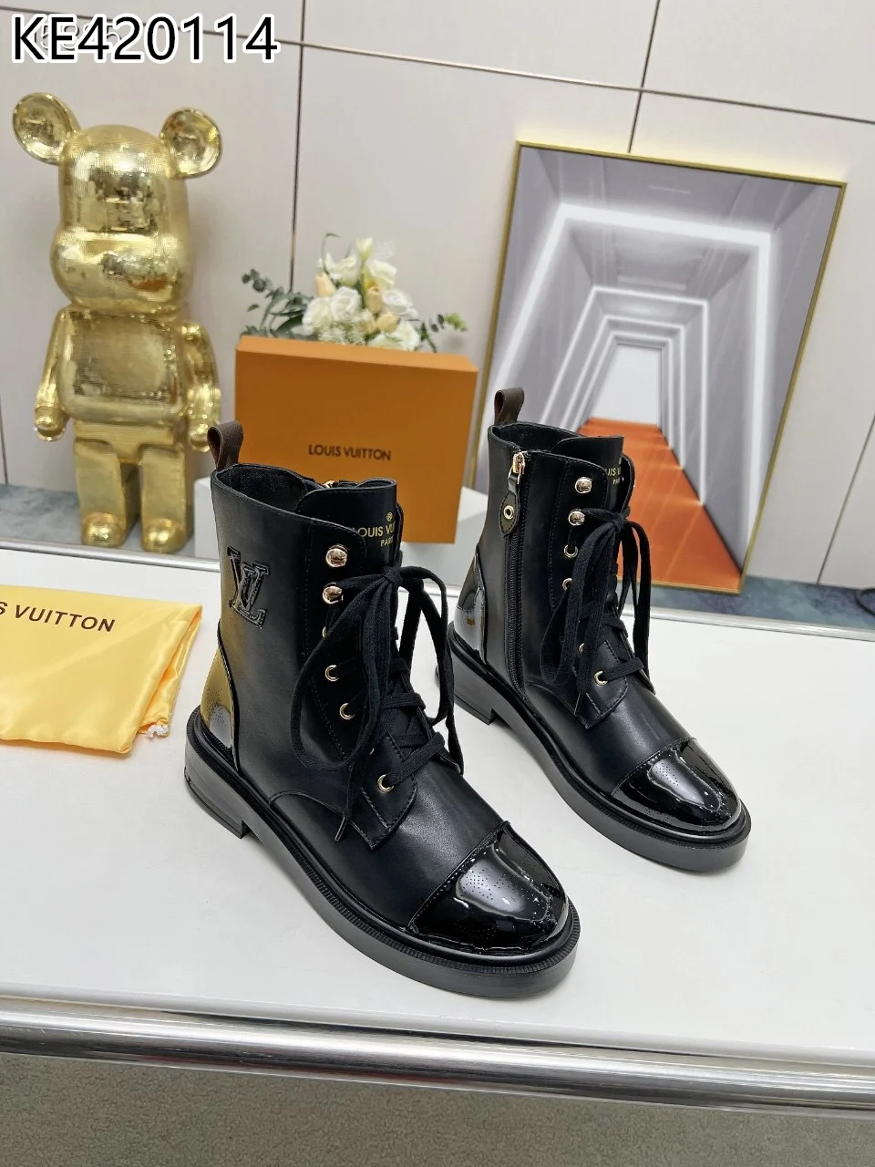 LV $113 gallery