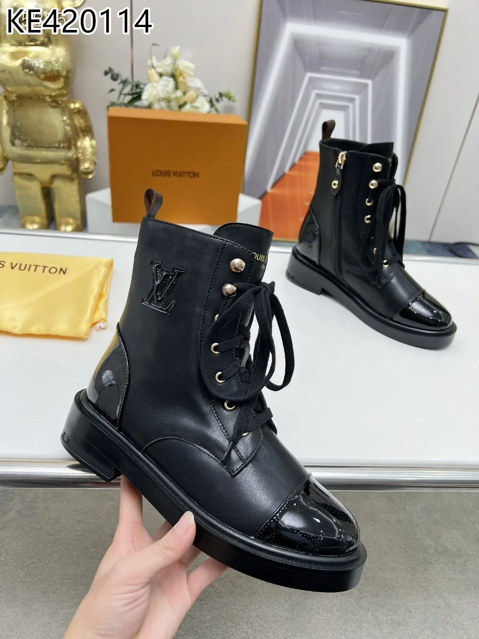 LV $113 gallery