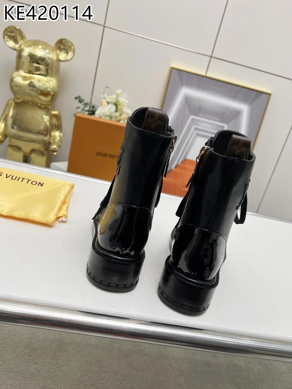 LV $113 gallery