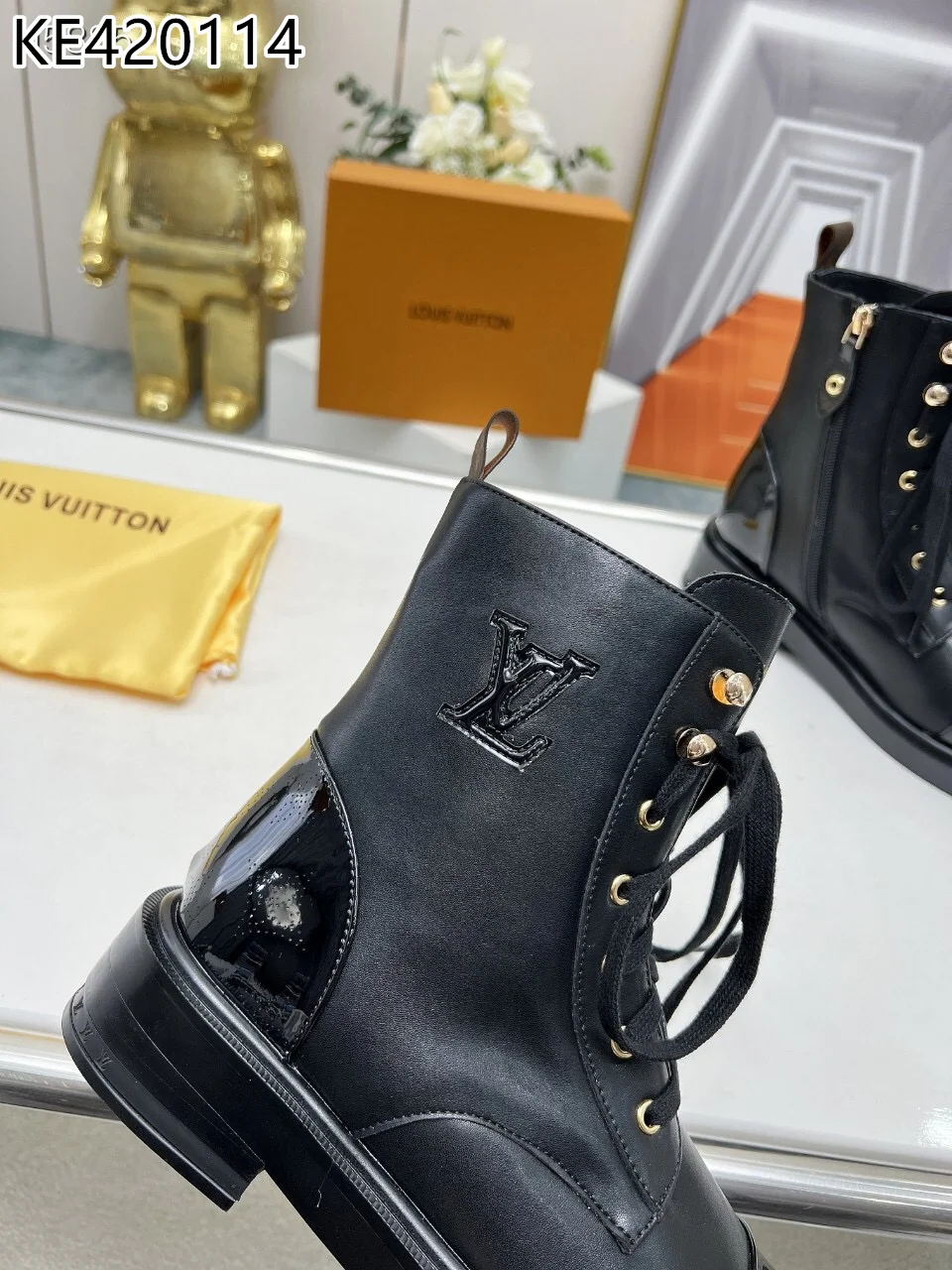 LV $113 gallery