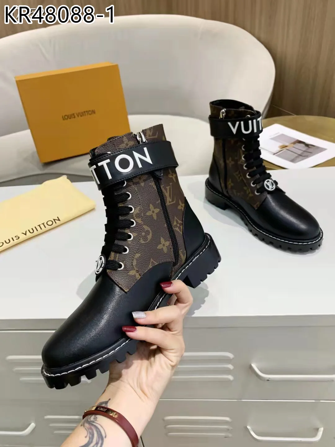 LV $115 gallery