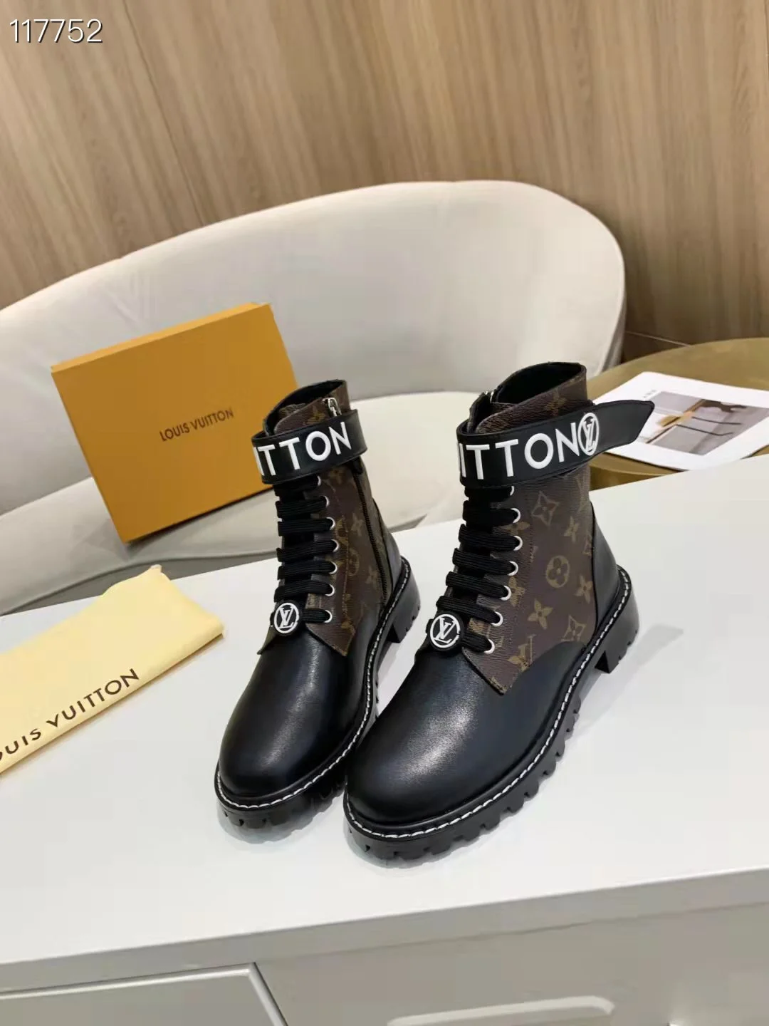 LV $115 gallery