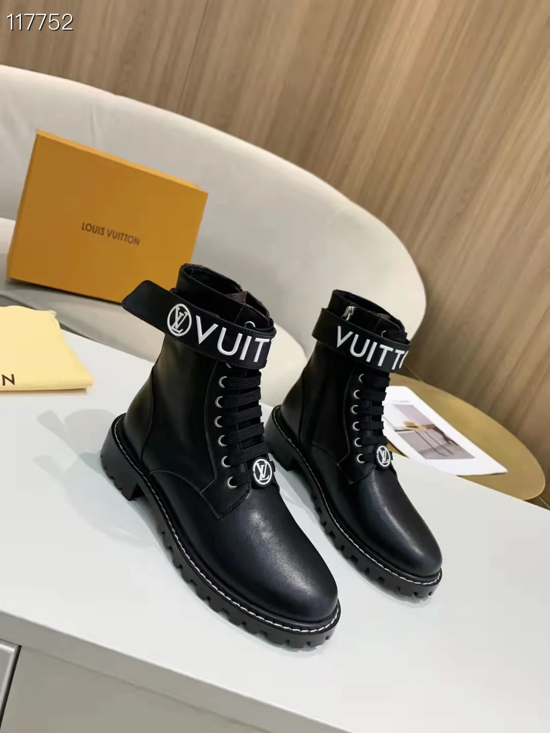 LV $115 gallery