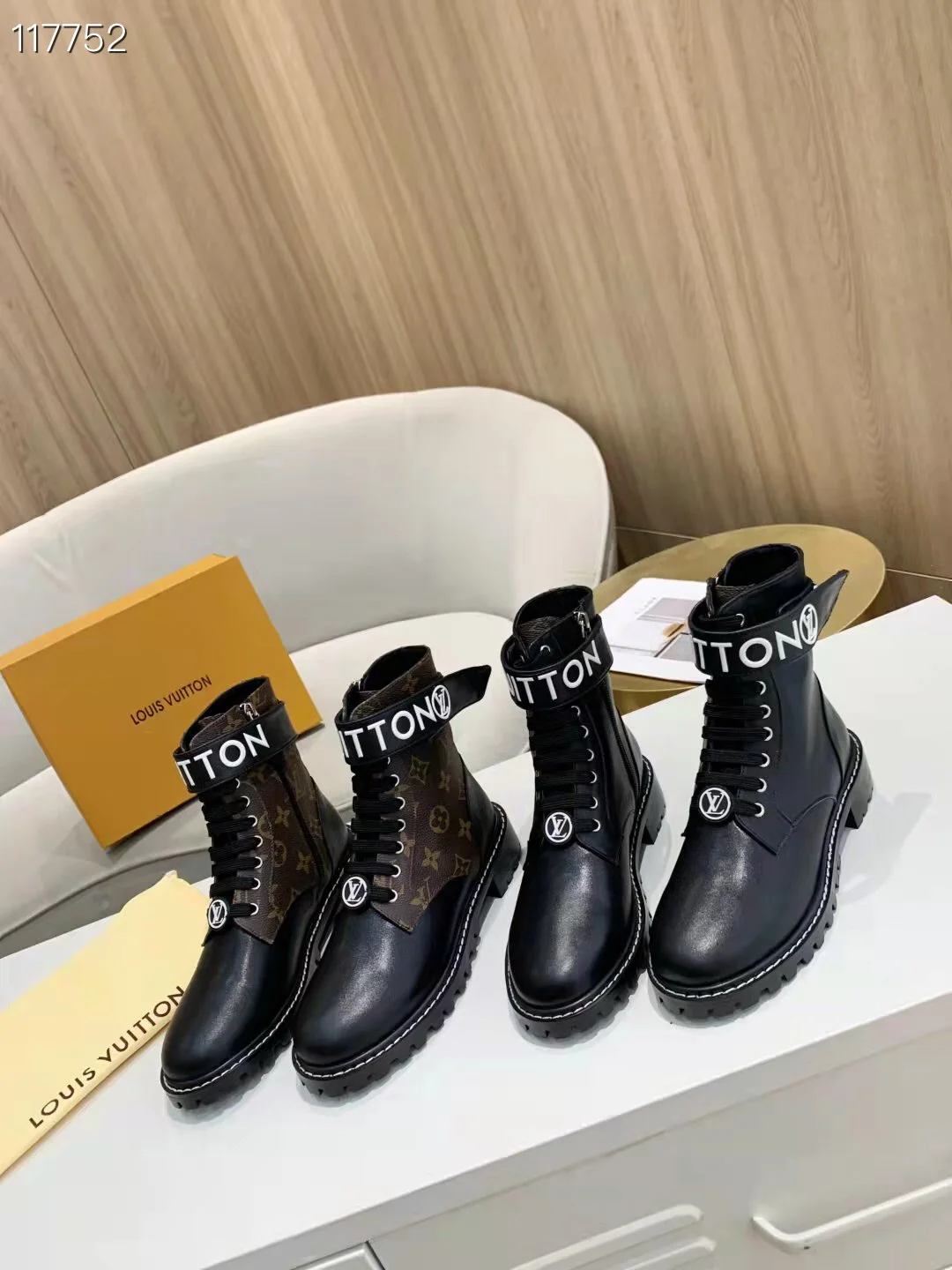 LV $115 gallery