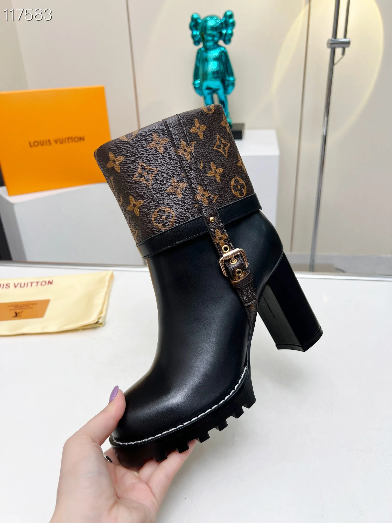 LV $123 gallery