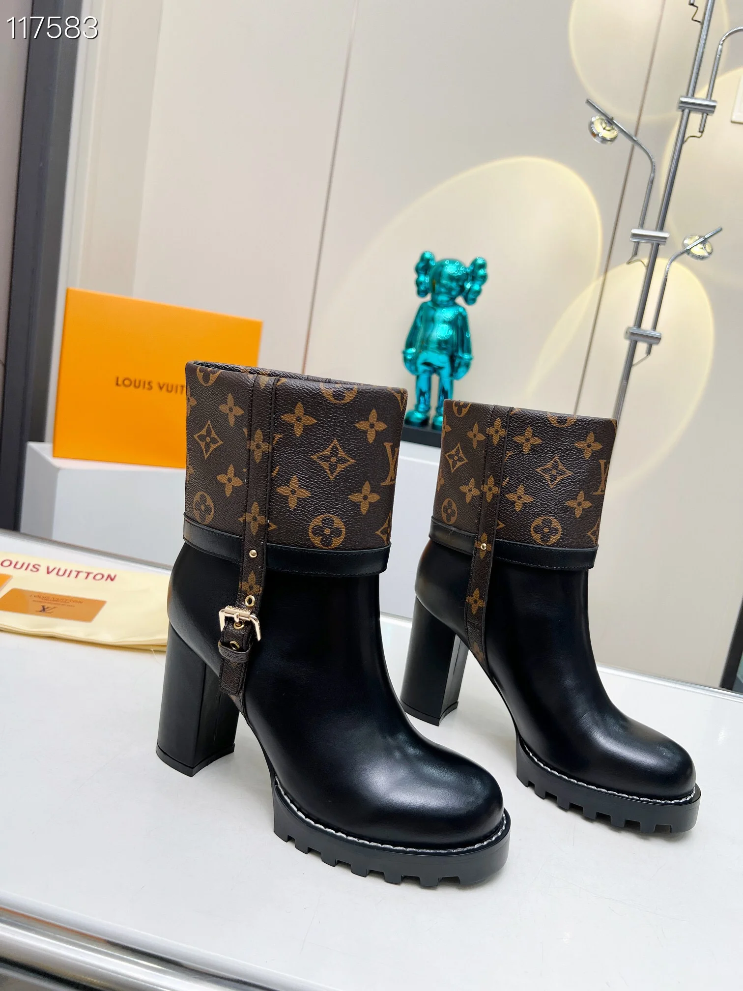 LV $123 gallery