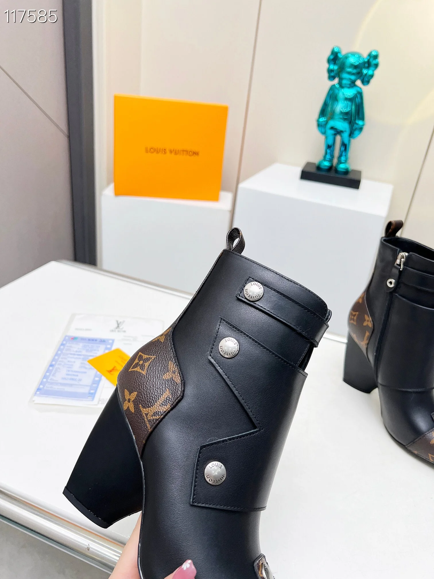 LV $123 gallery