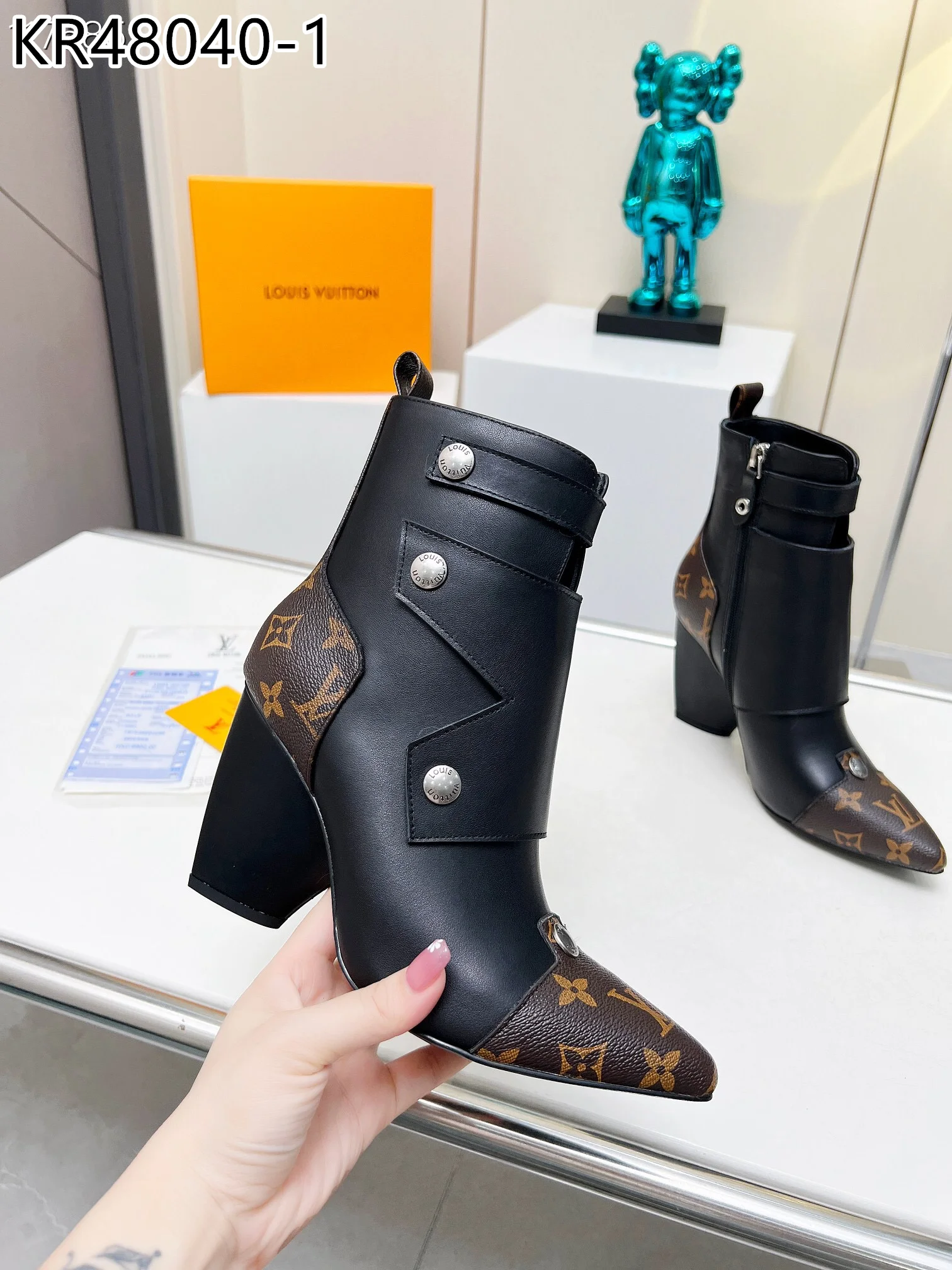 LV $123 gallery