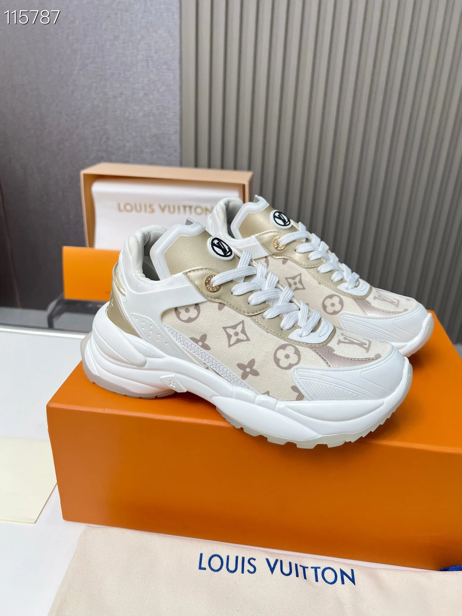 LV $125 gallery