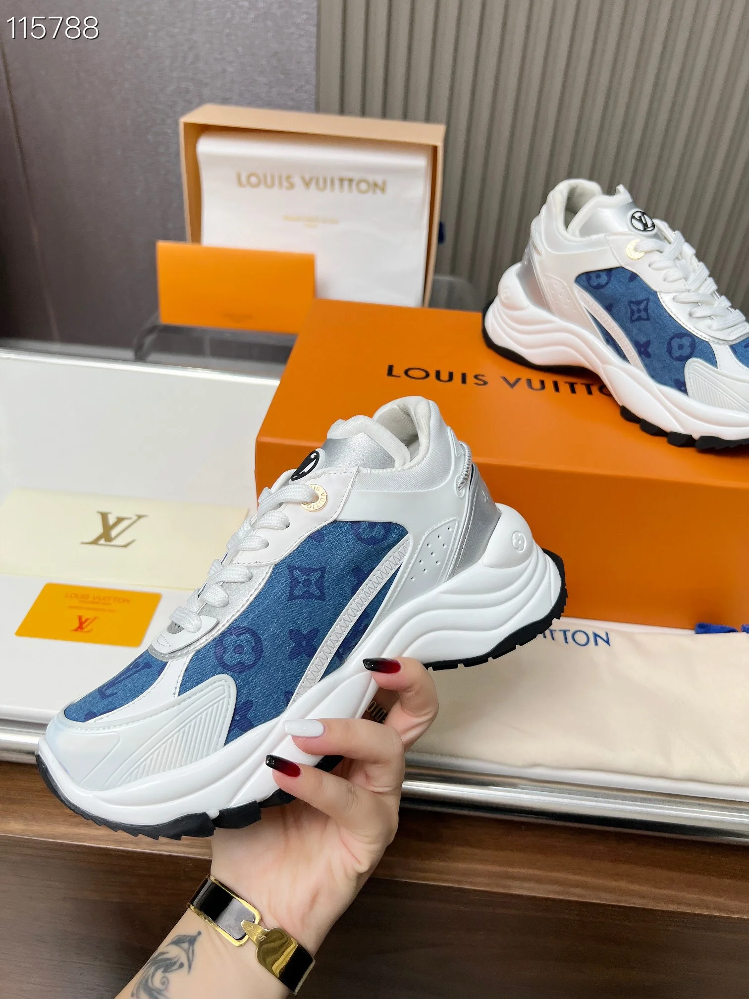 LV $125 gallery