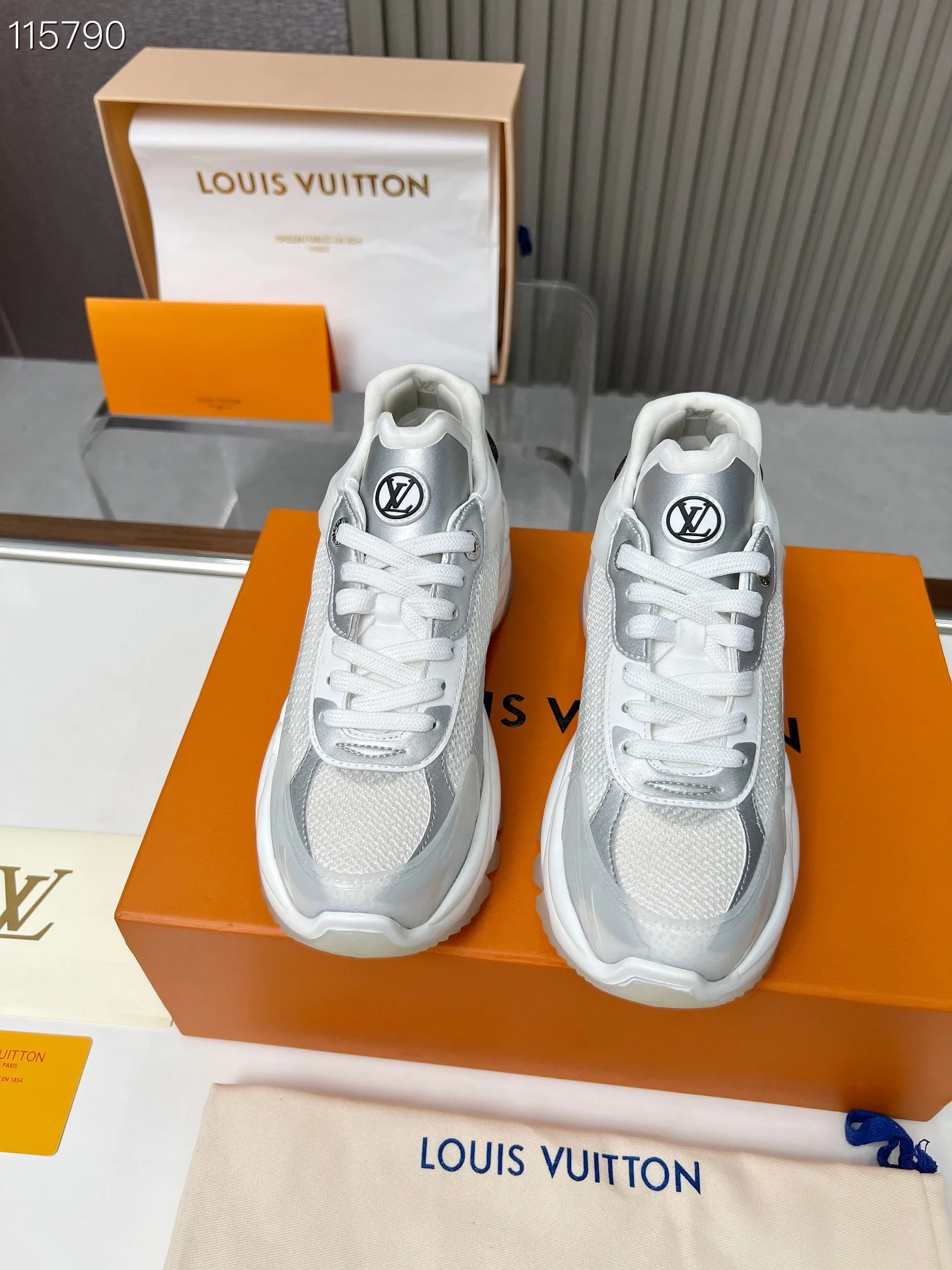 LV $125 gallery