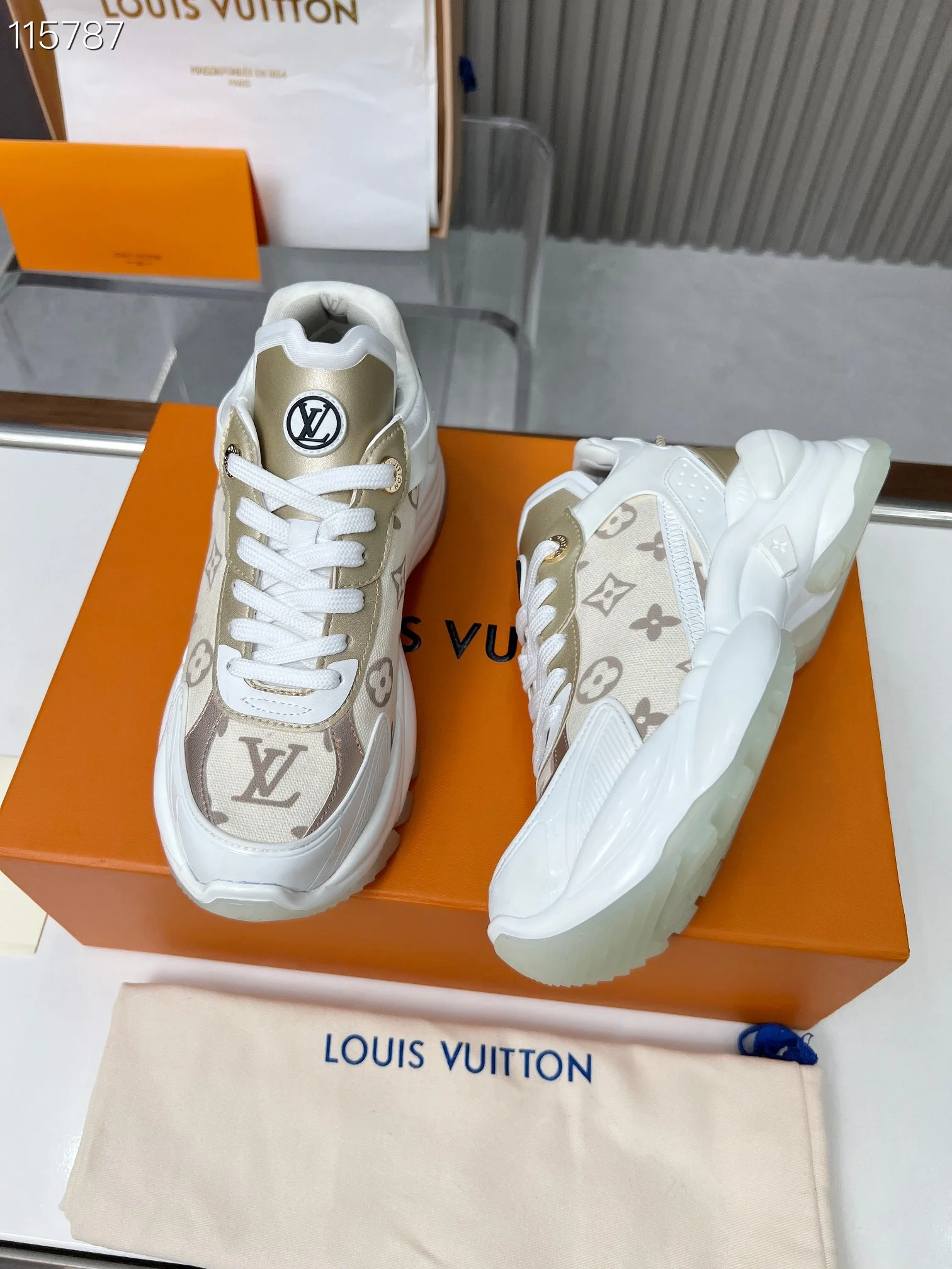 LV $125 gallery