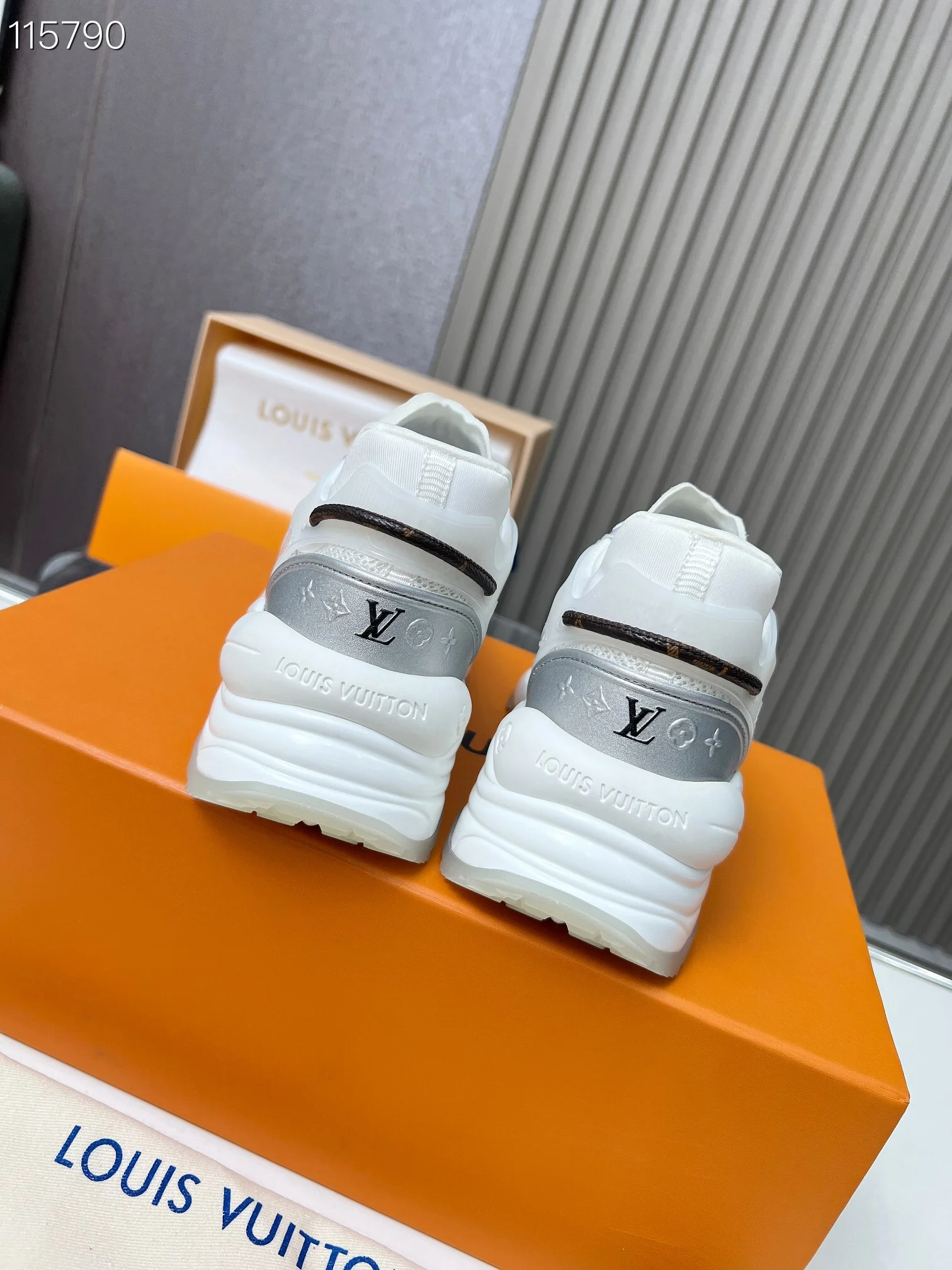 LV $125 gallery