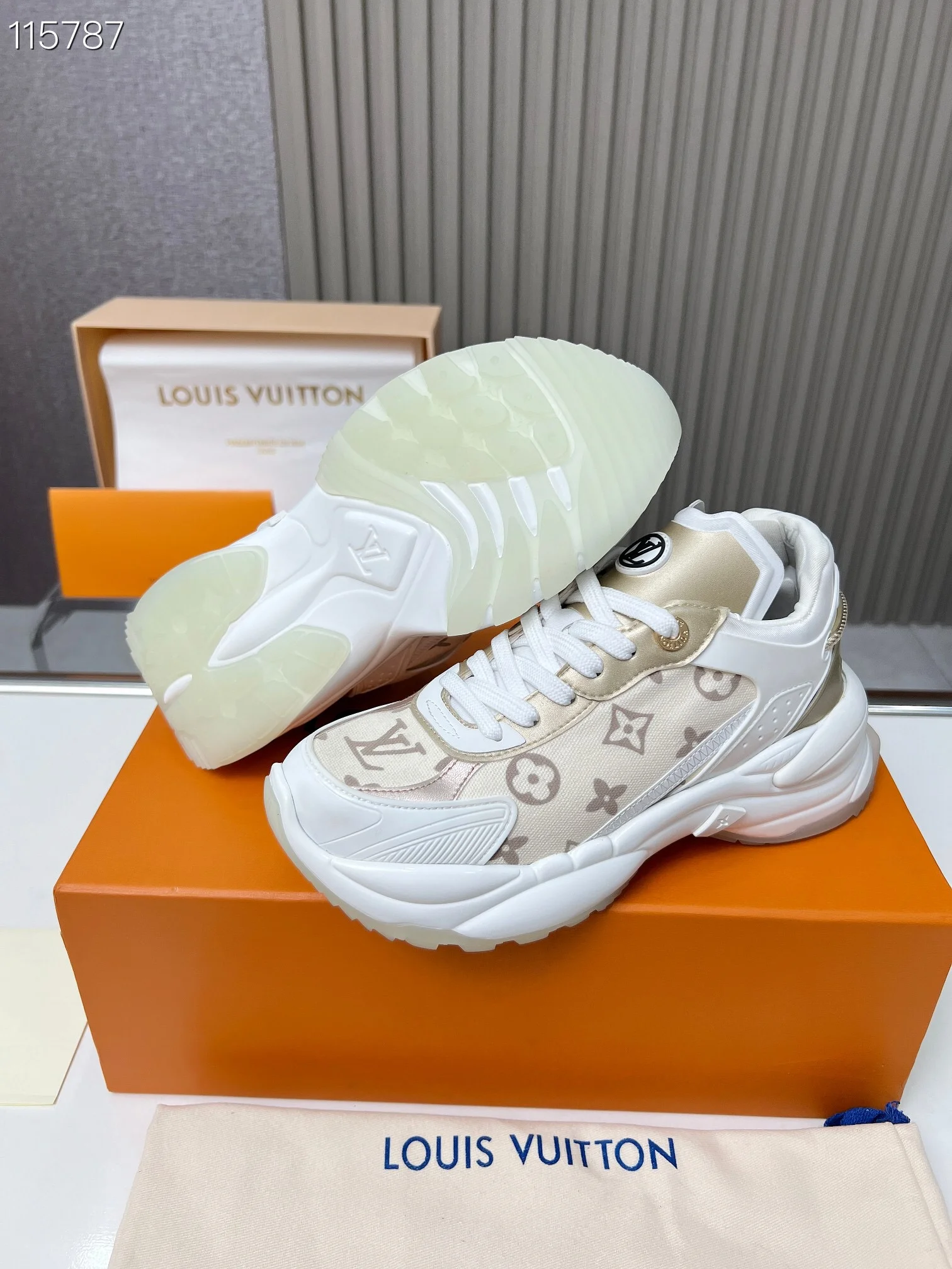 LV $125 gallery