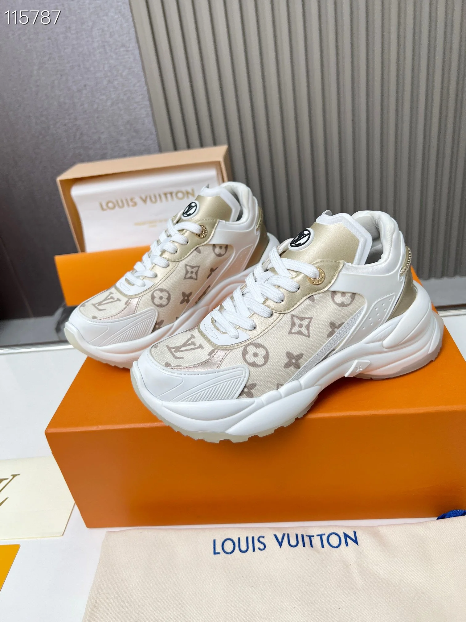 LV $125 gallery