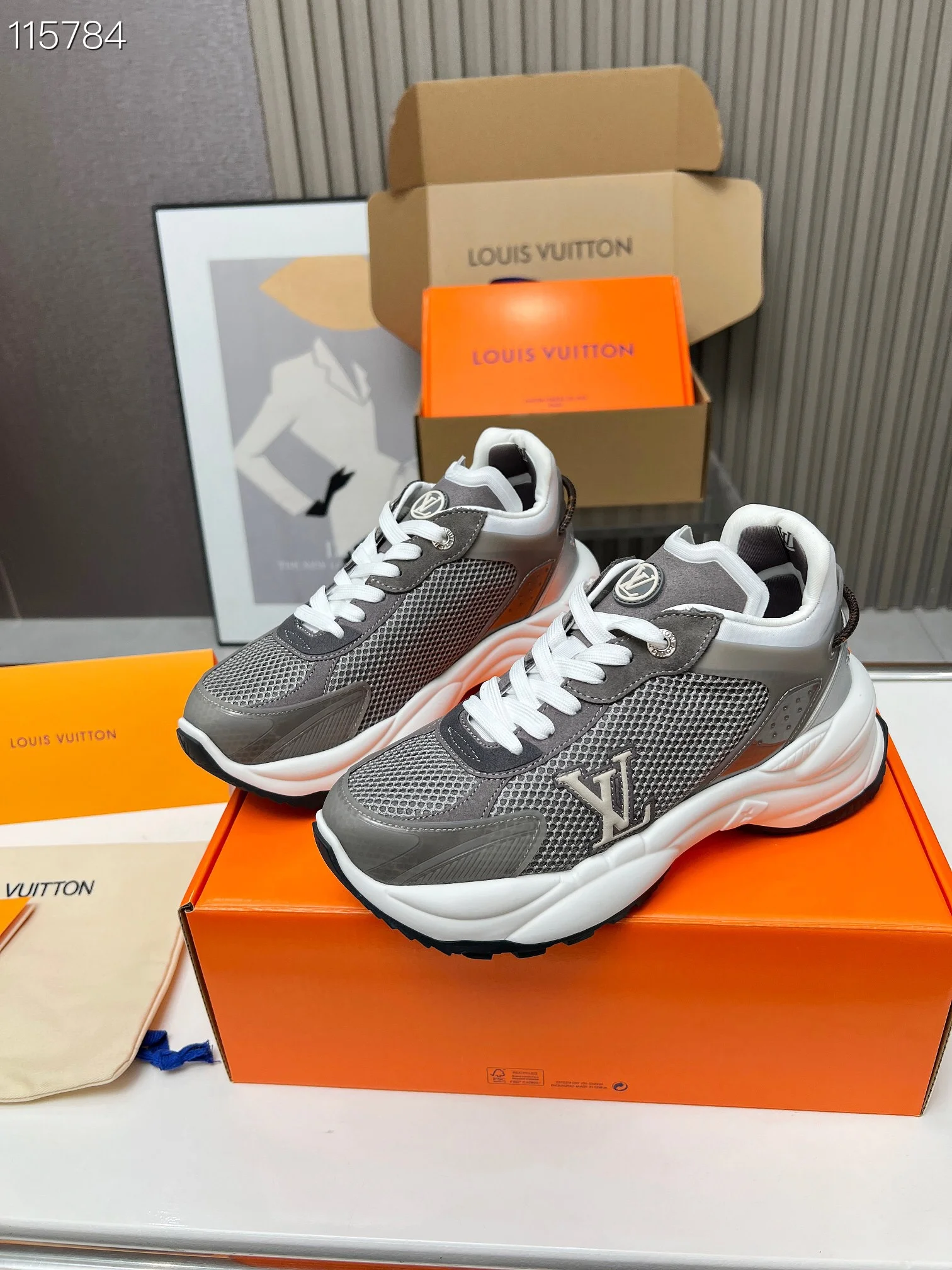 LV $125 gallery